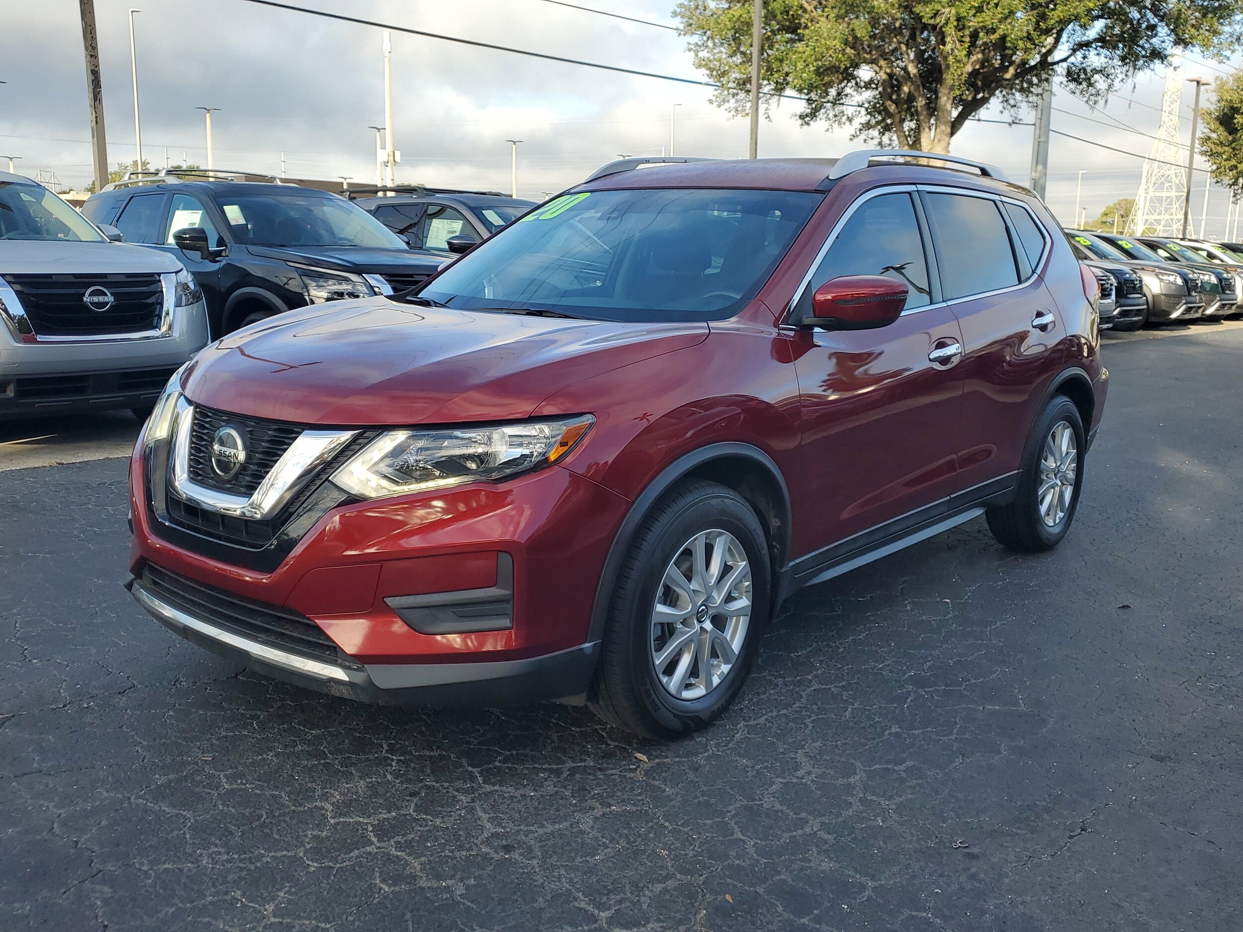 2020 Nissan Rogue SV photo 3