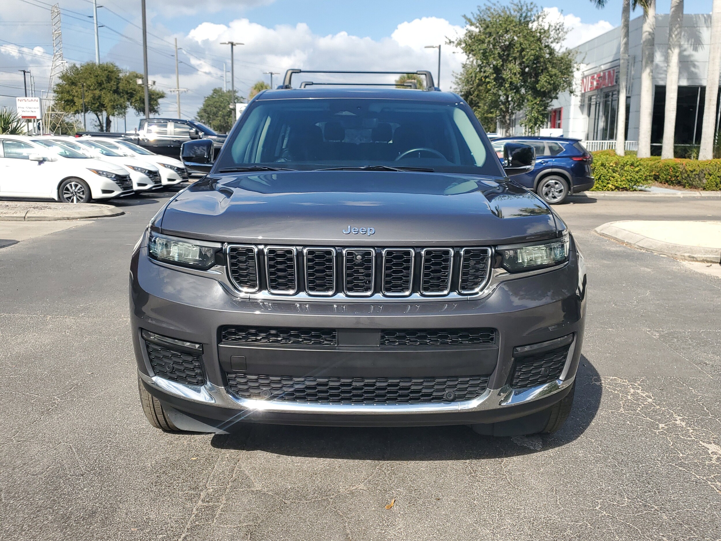 2022 Jeep Grand Cherokee Limited photo 2