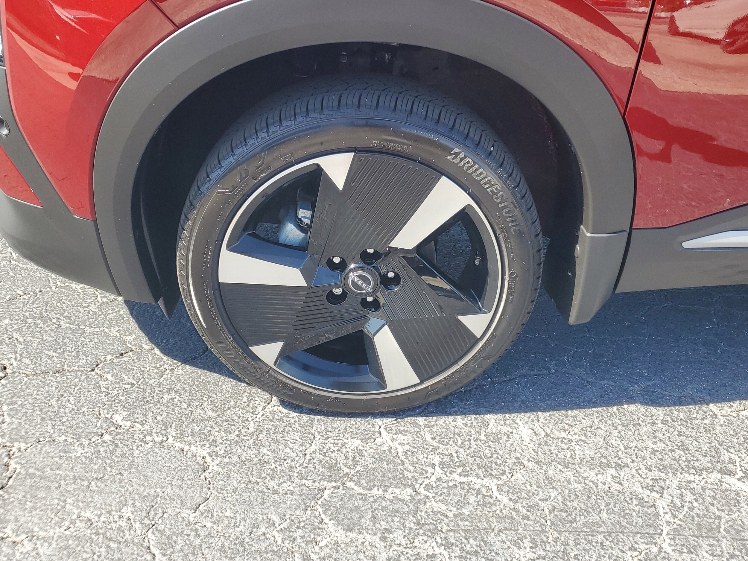 2025 Nissan Kicks SR photo 4