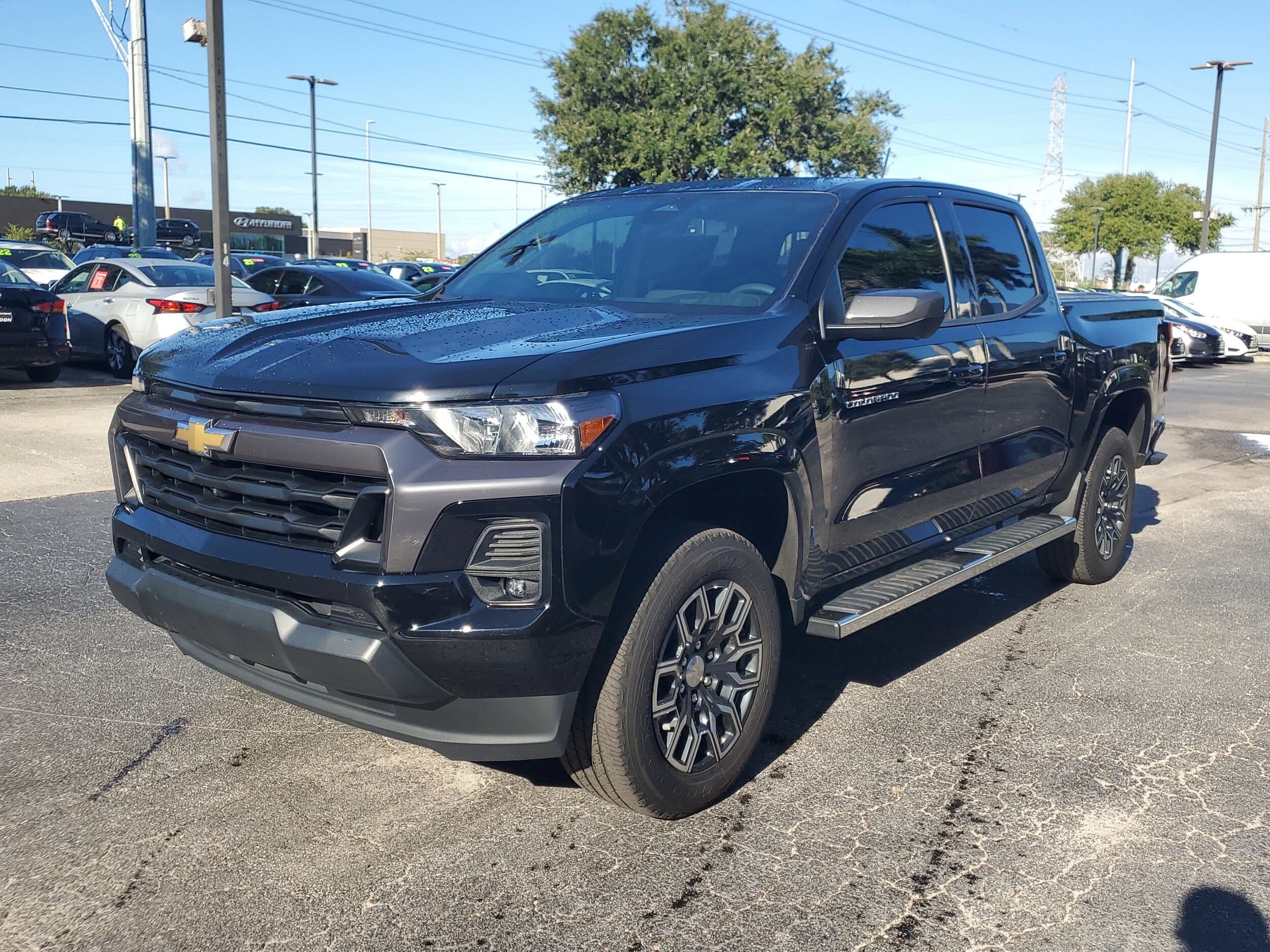 2023 Chevrolet Colorado LT photo 3