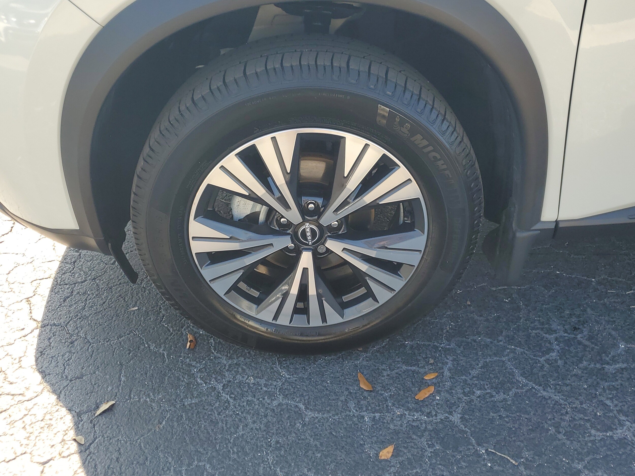 2023 Nissan Rogue SV photo 4