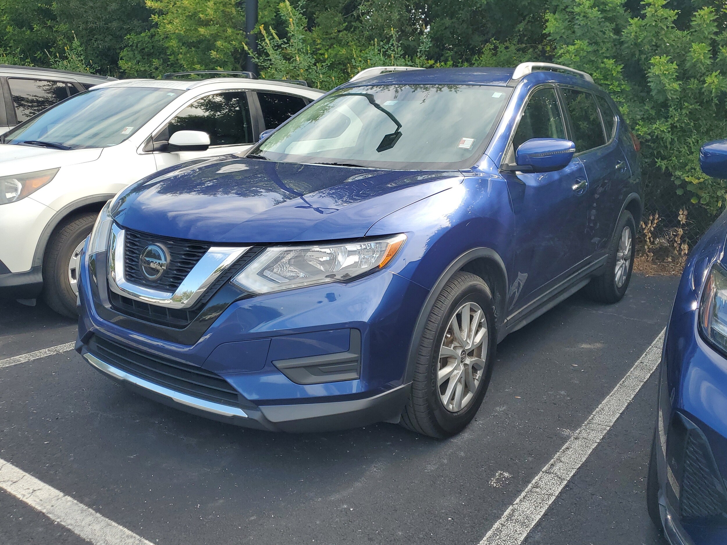 2020 Nissan Rogue SV photo 2