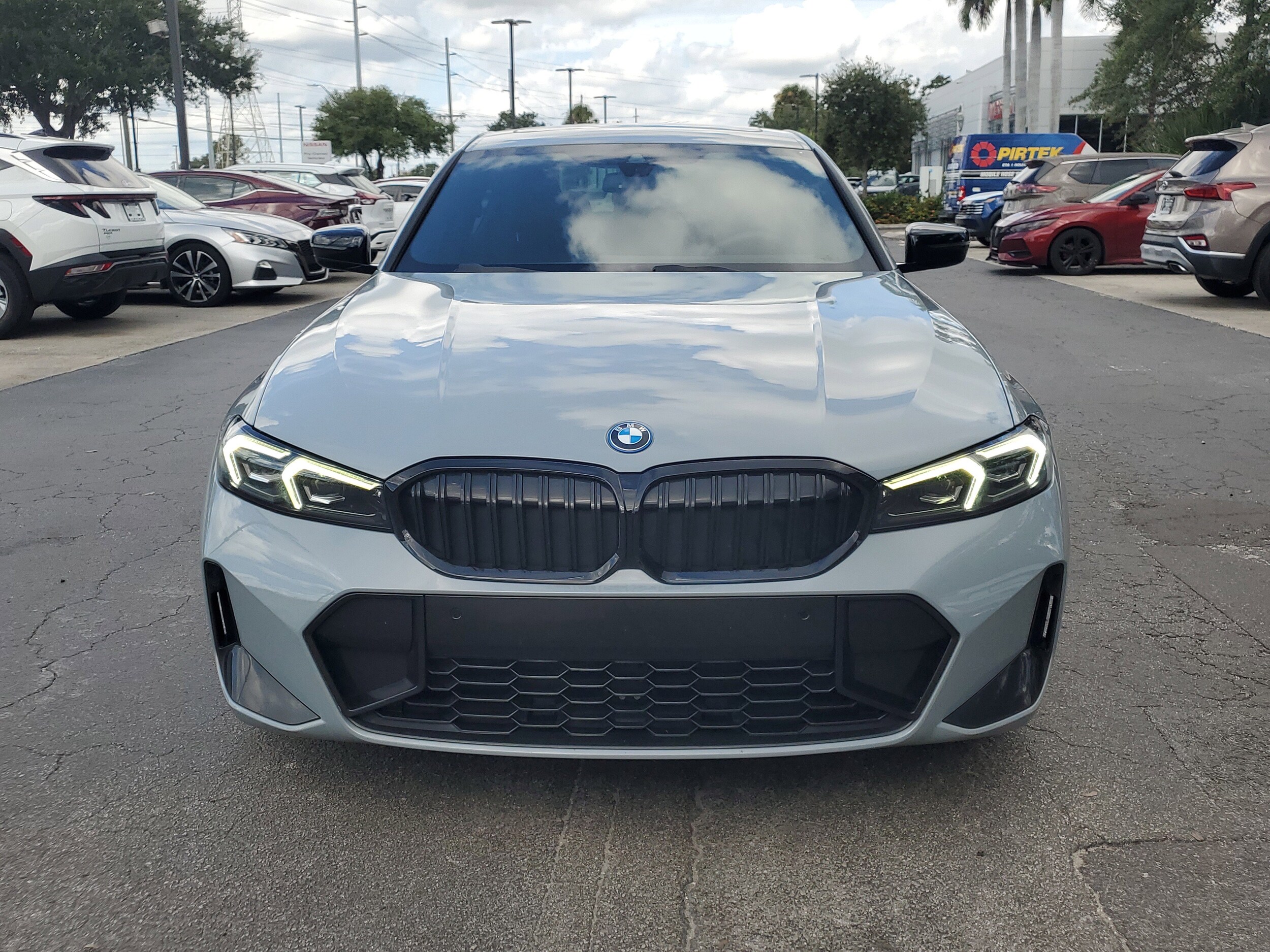 2023 Bmw 330e photo 2