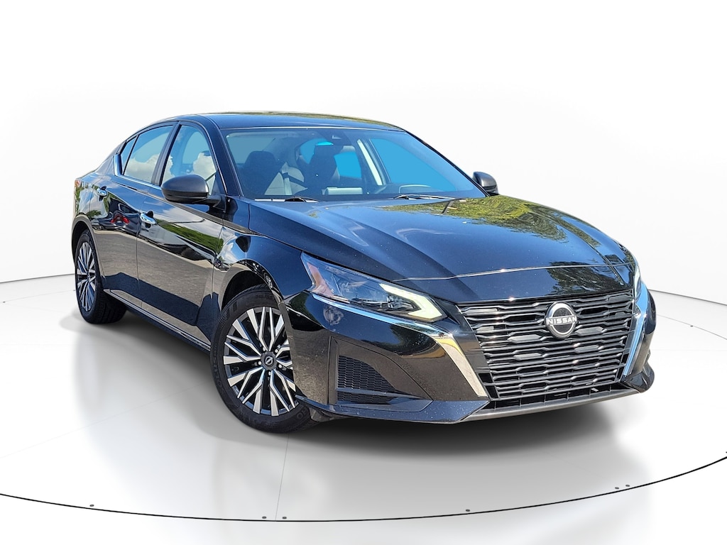 Certified 2025 Nissan Altima SV Sedan