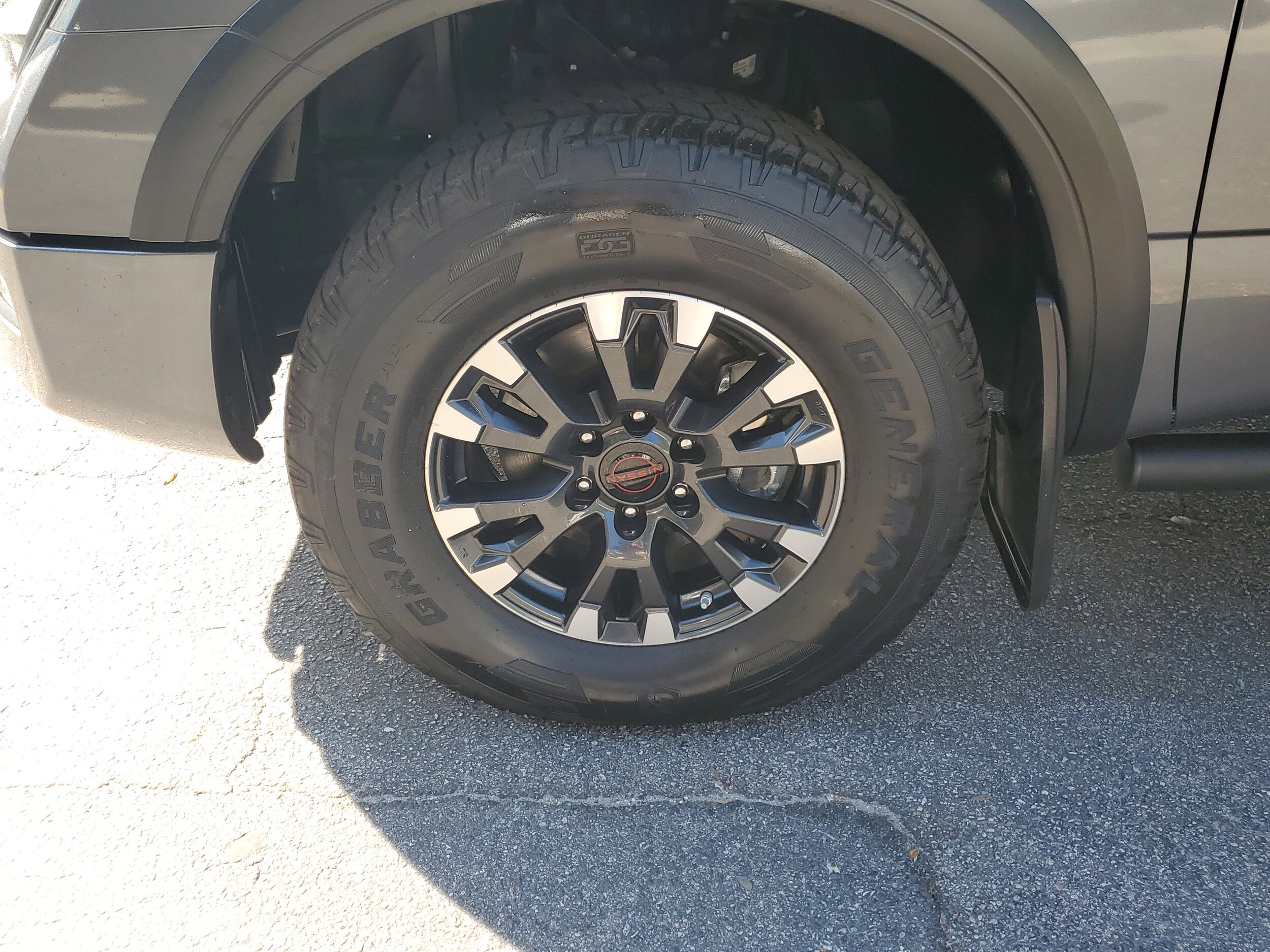 2023 Nissan Titan PRO-4X photo 4