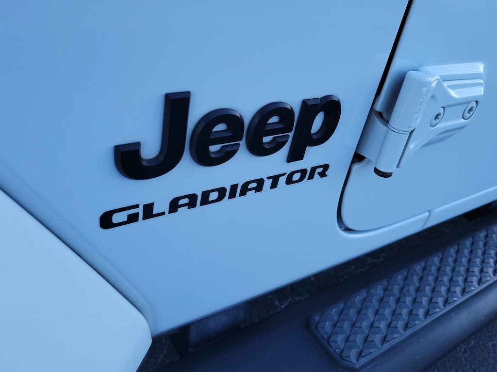 Used 2022 Jeep Gladiator Sport Truck Crew Cab