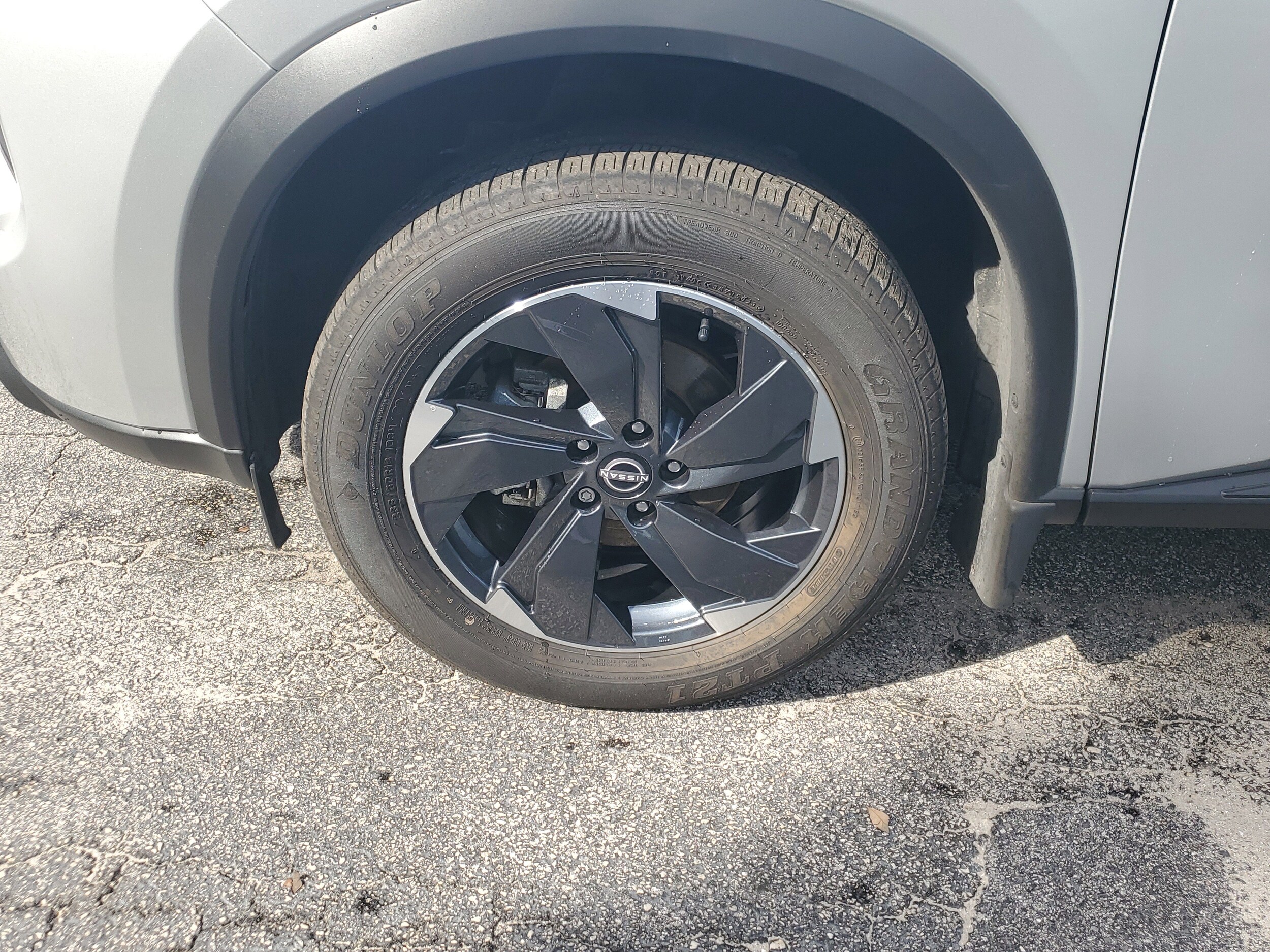 2024 Nissan Rogue SV photo 3