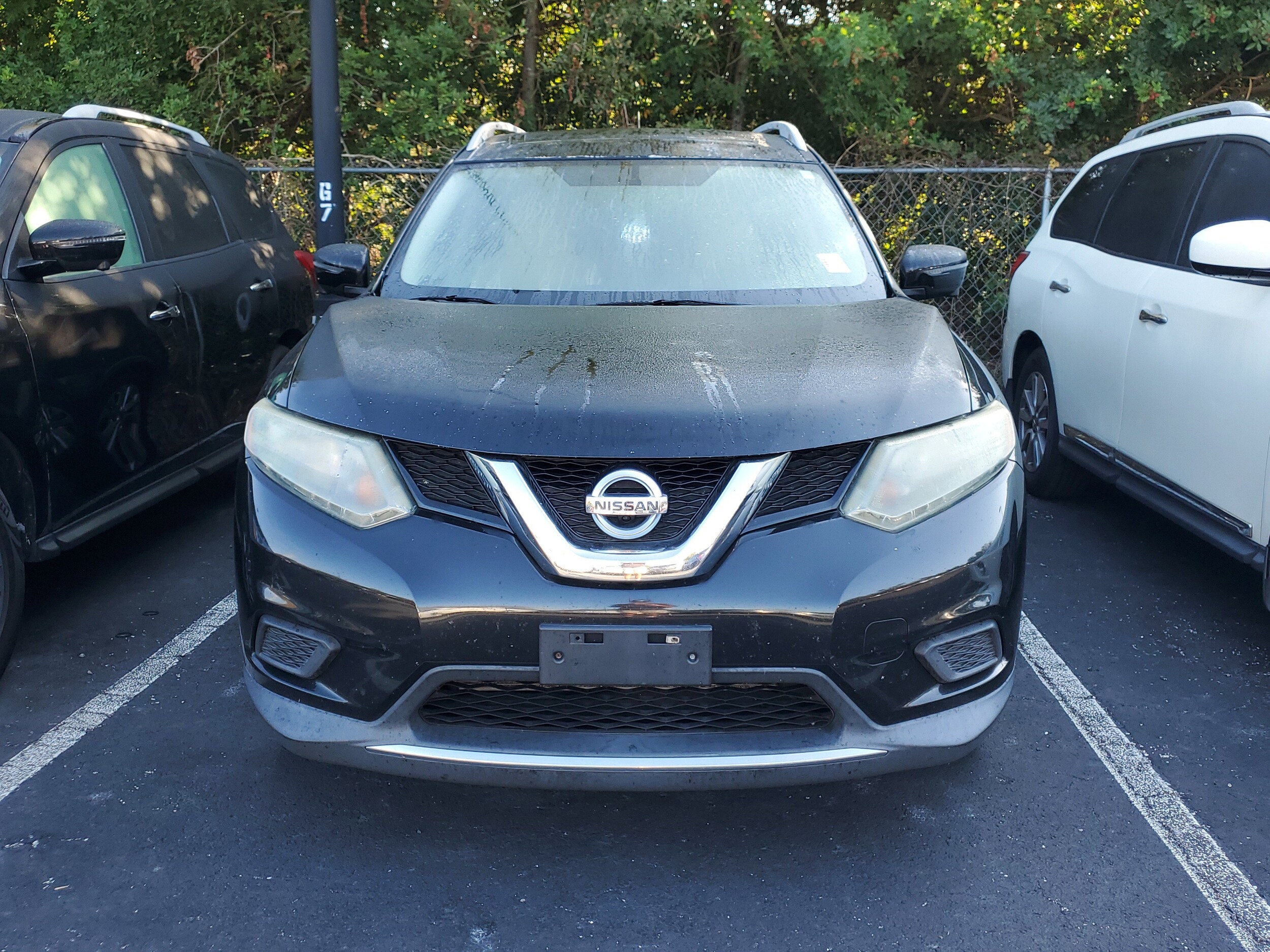 2016 Nissan Rogue SV photo 2