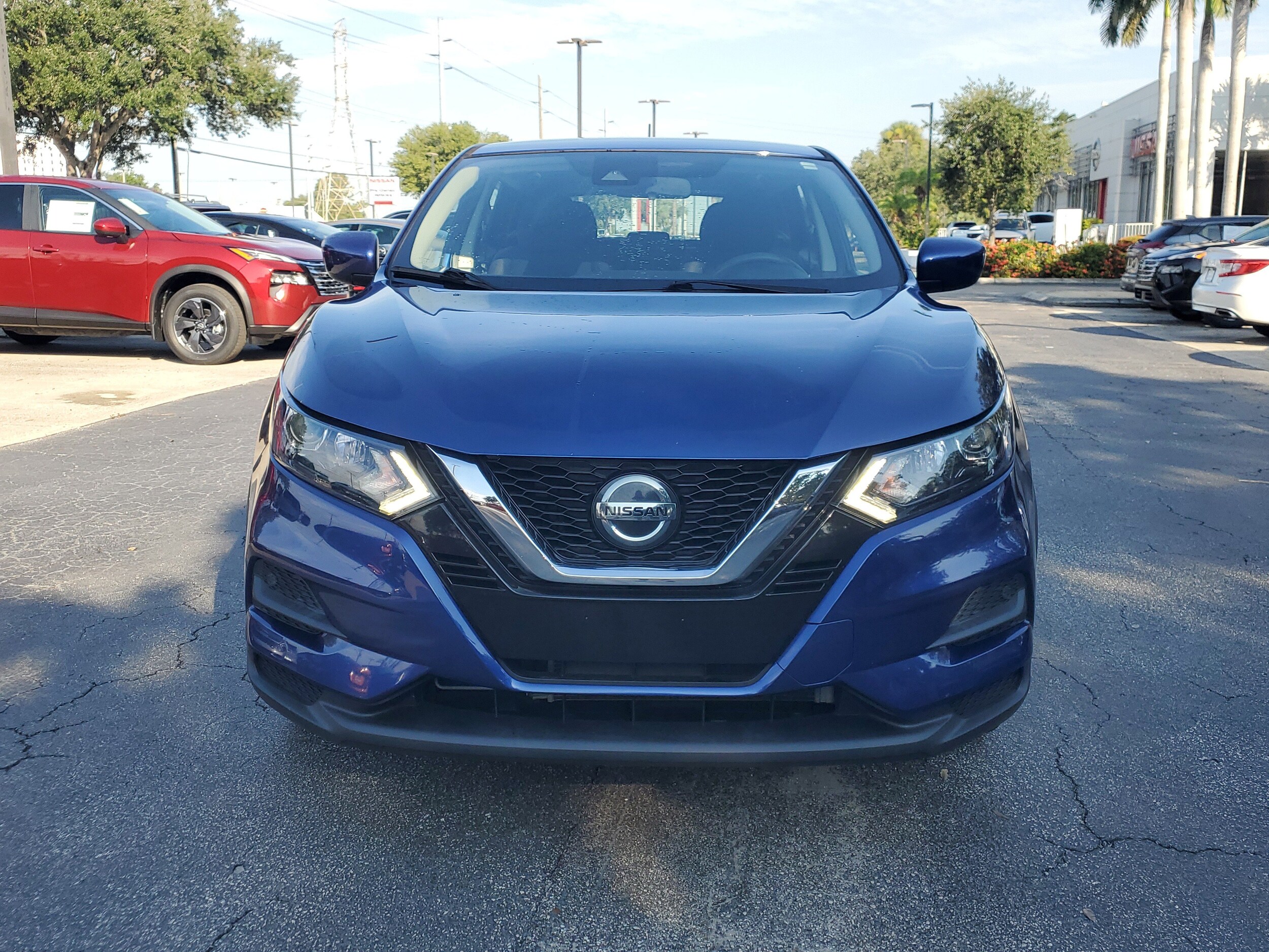 2020 Nissan Rogue Sport S photo 2