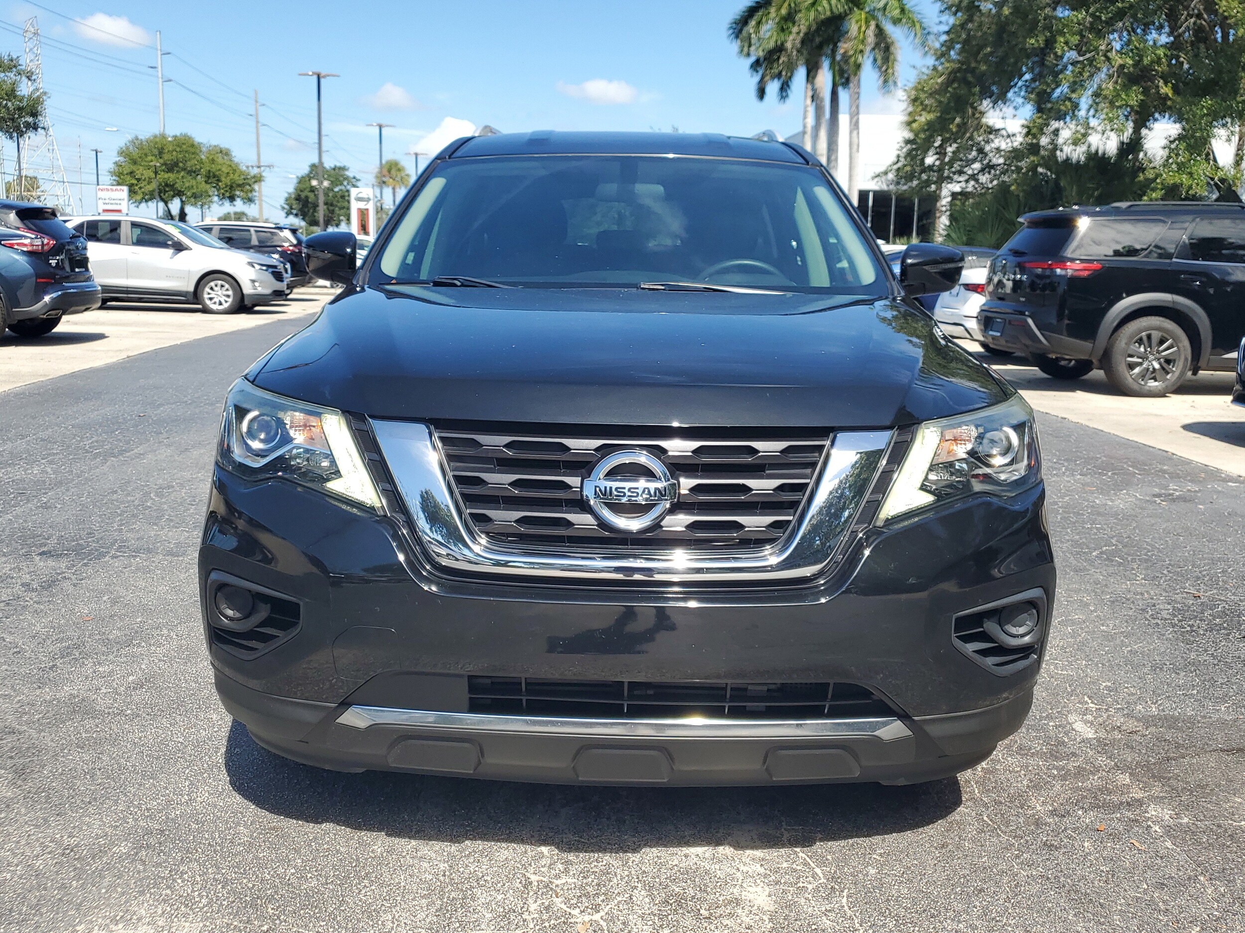 2020 Nissan Pathfinder S photo 2