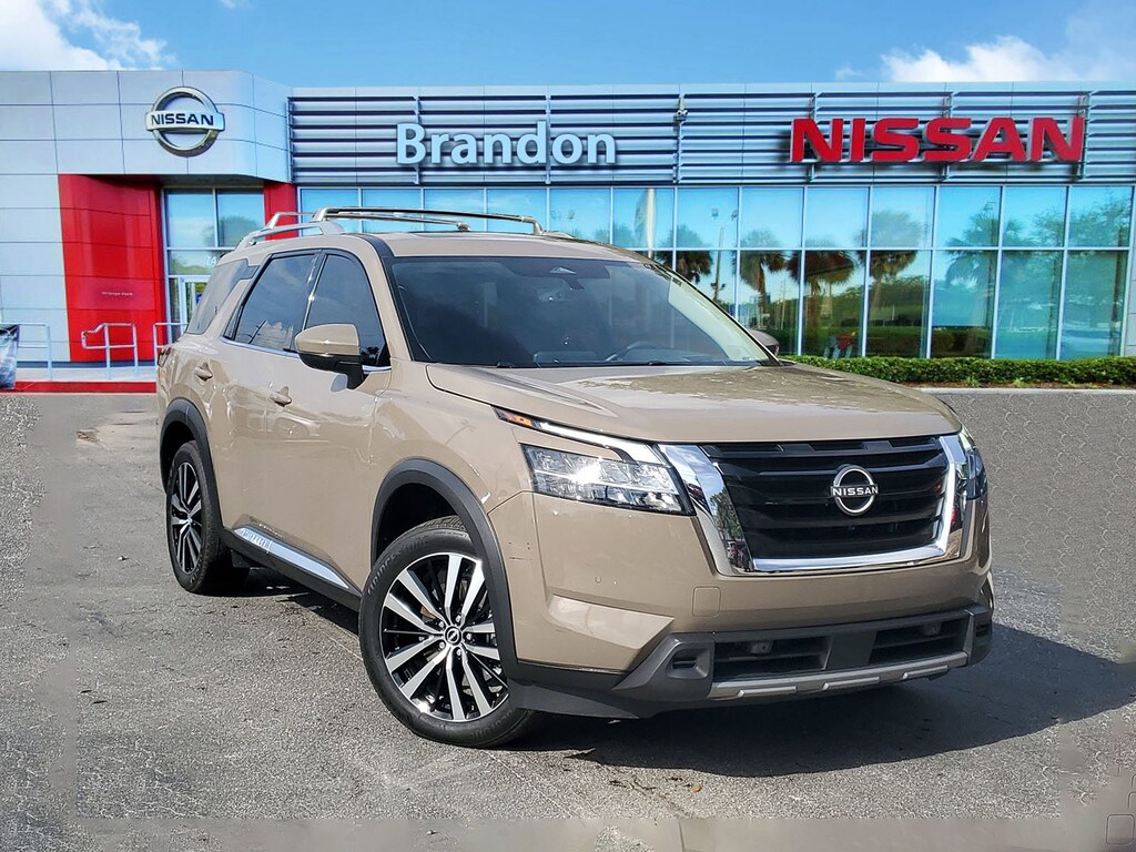 2023 Nissan Pathfinder Platinum photo 2