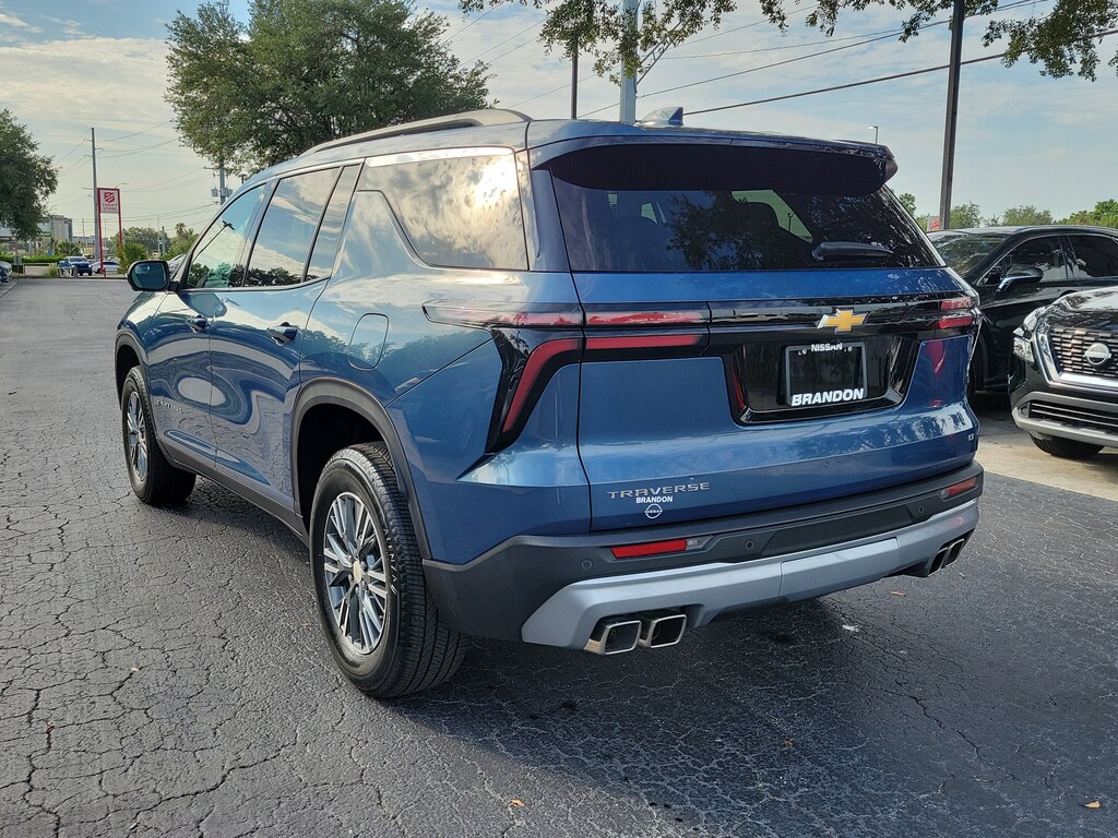 Used 2024 Chevrolet Traverse LT SUV