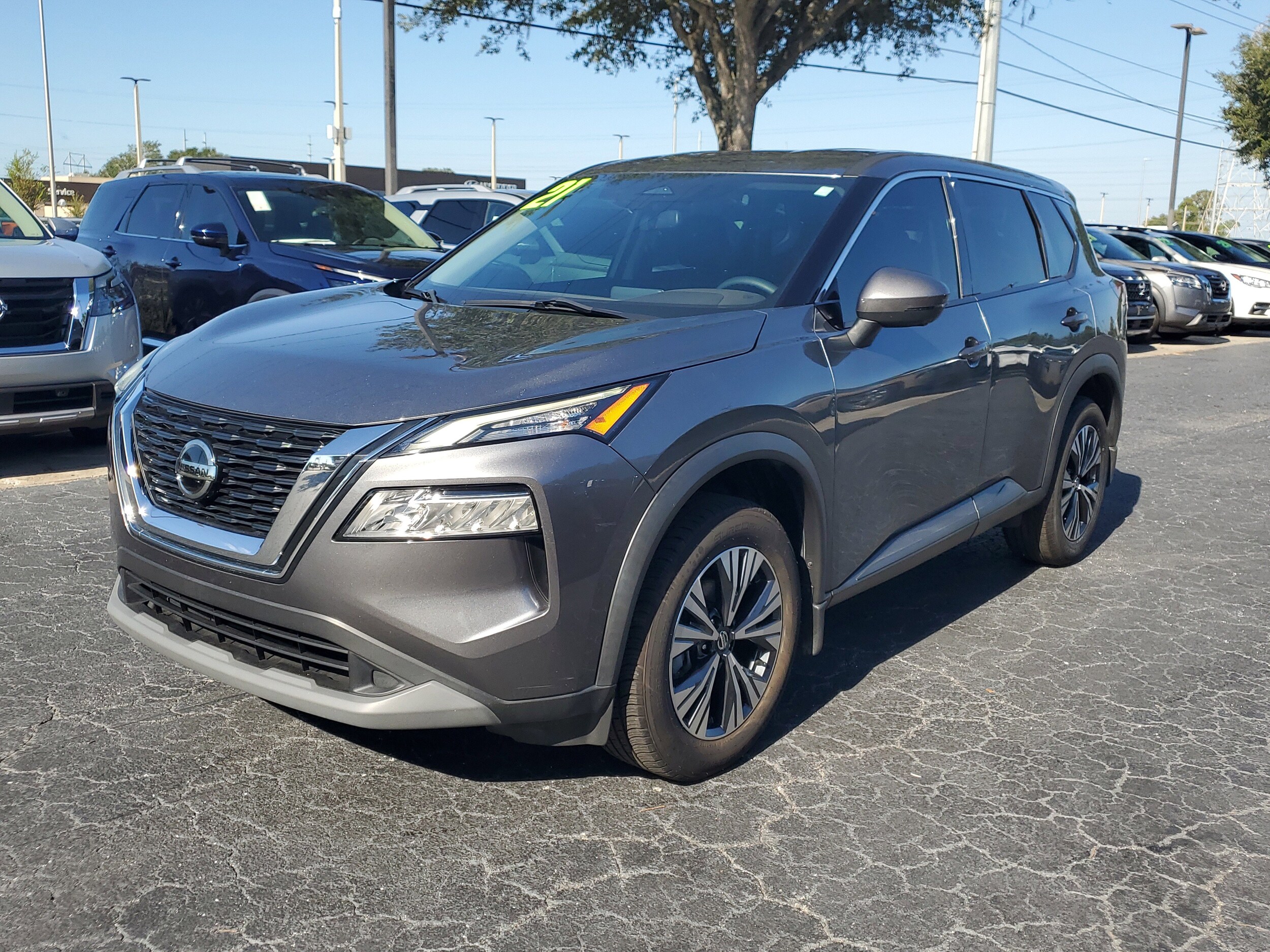 2021 Nissan Rogue SV photo 3