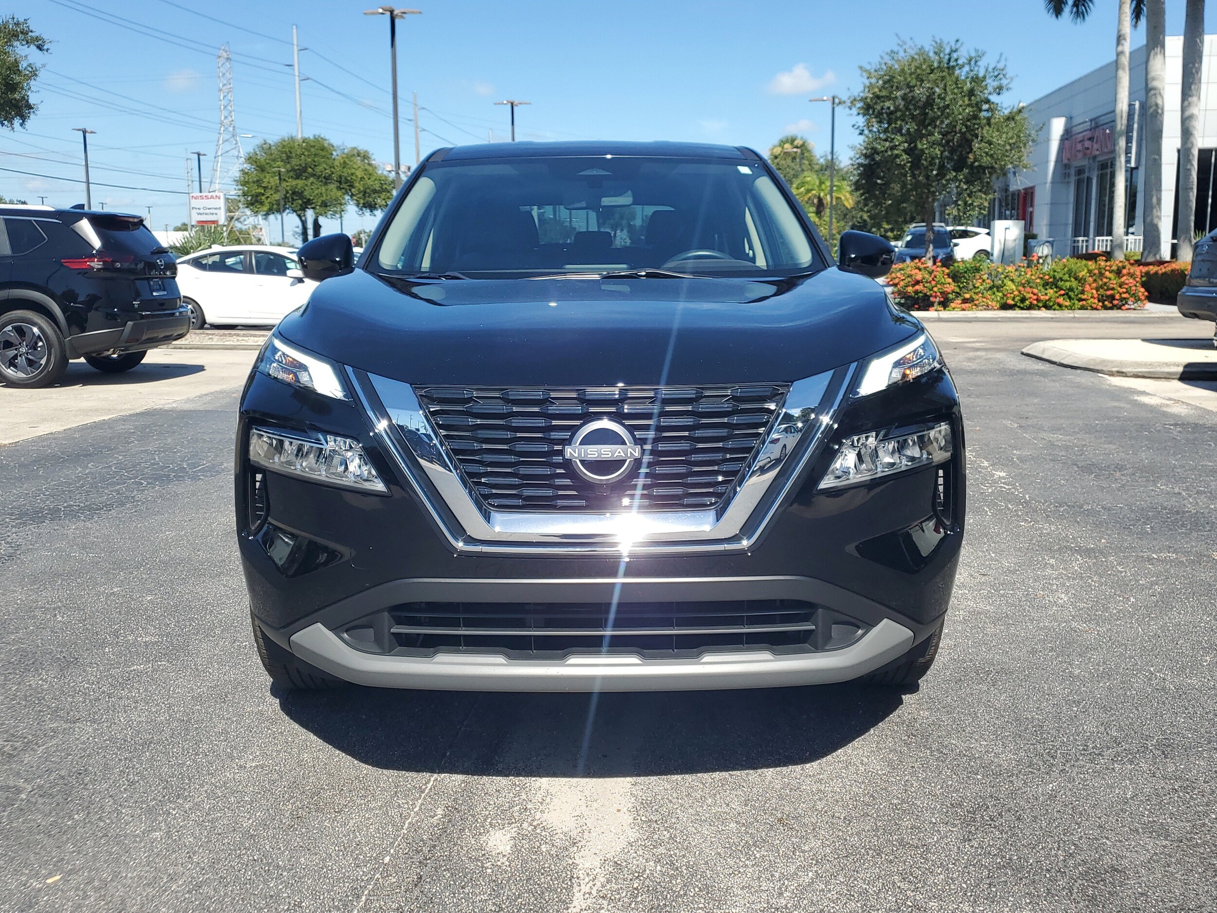 2023 Nissan Rogue SV photo 2