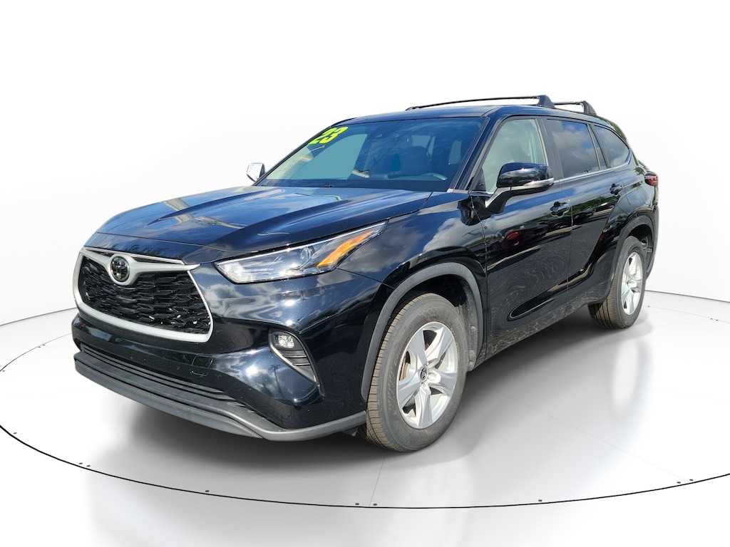 Used 2023 Toyota Highlander L SUV