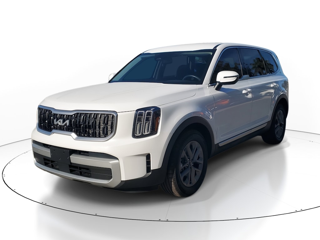 2024 Kia Telluride LX photo 3