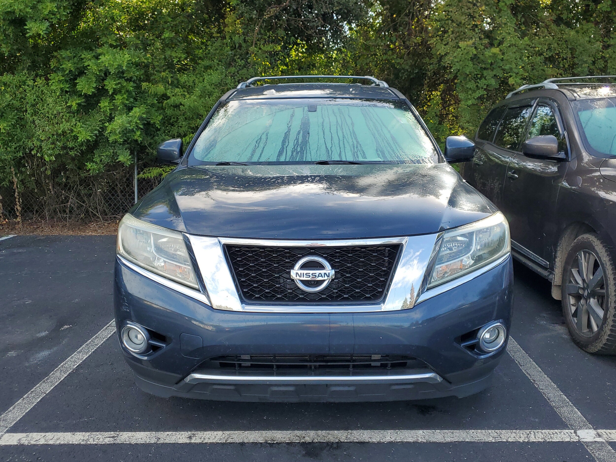2016 Nissan Pathfinder SL photo 2