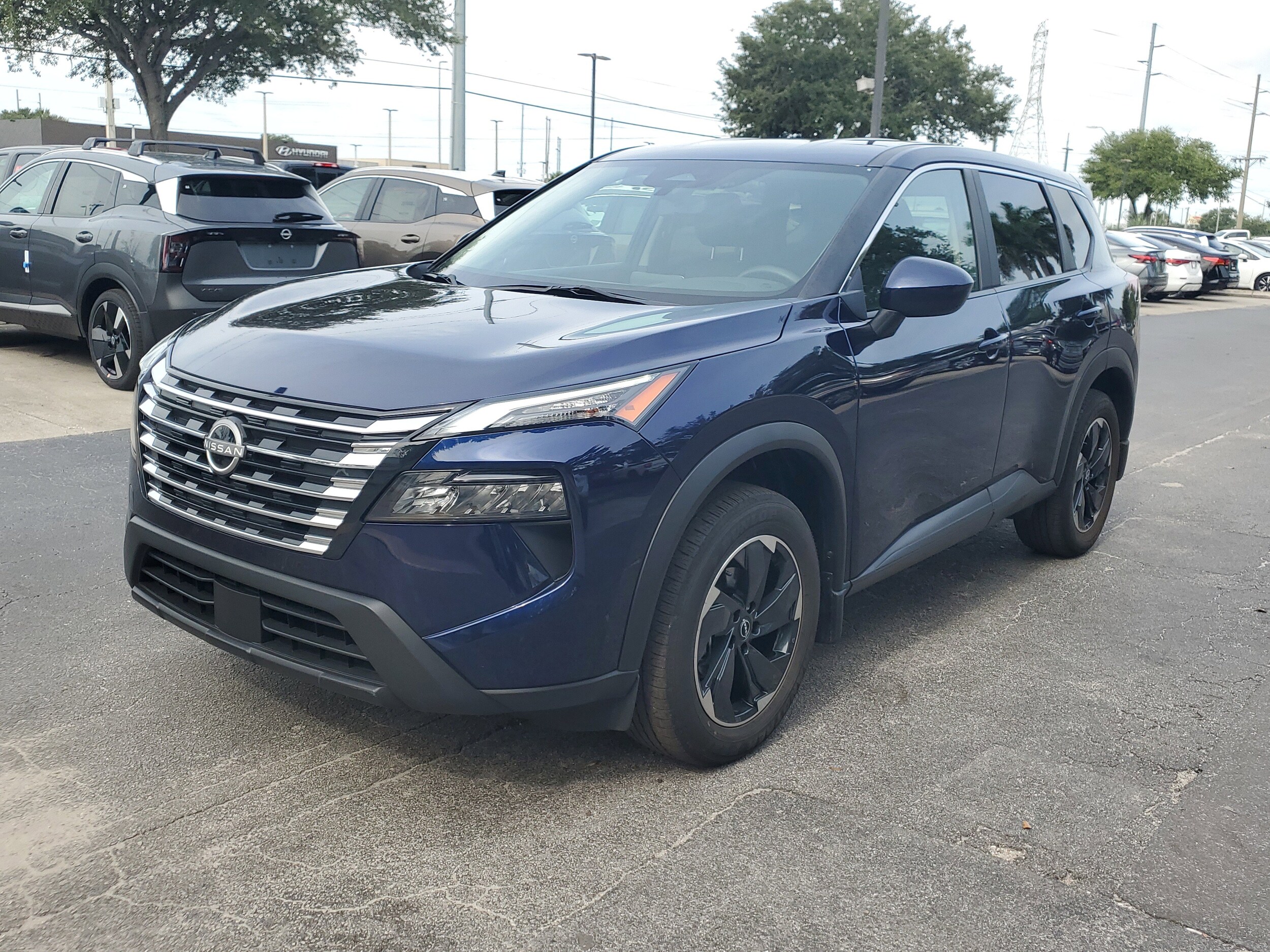 2024 Nissan Rogue SV photo 3