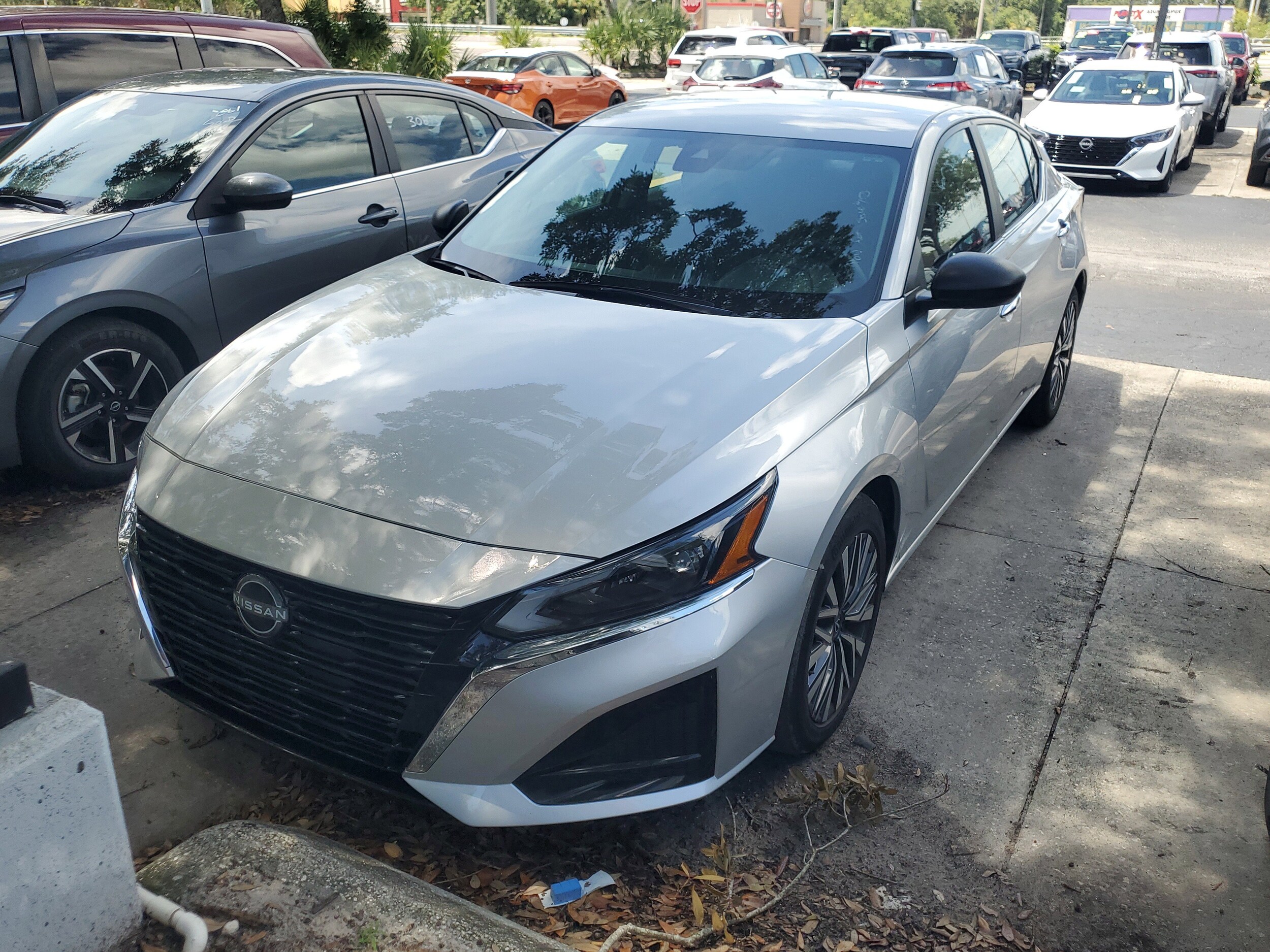 2024 Nissan Altima 2.5 SV photo 2