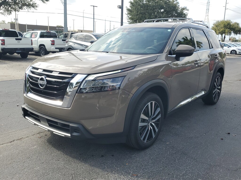 2023 Nissan Pathfinder Platinum photo 4