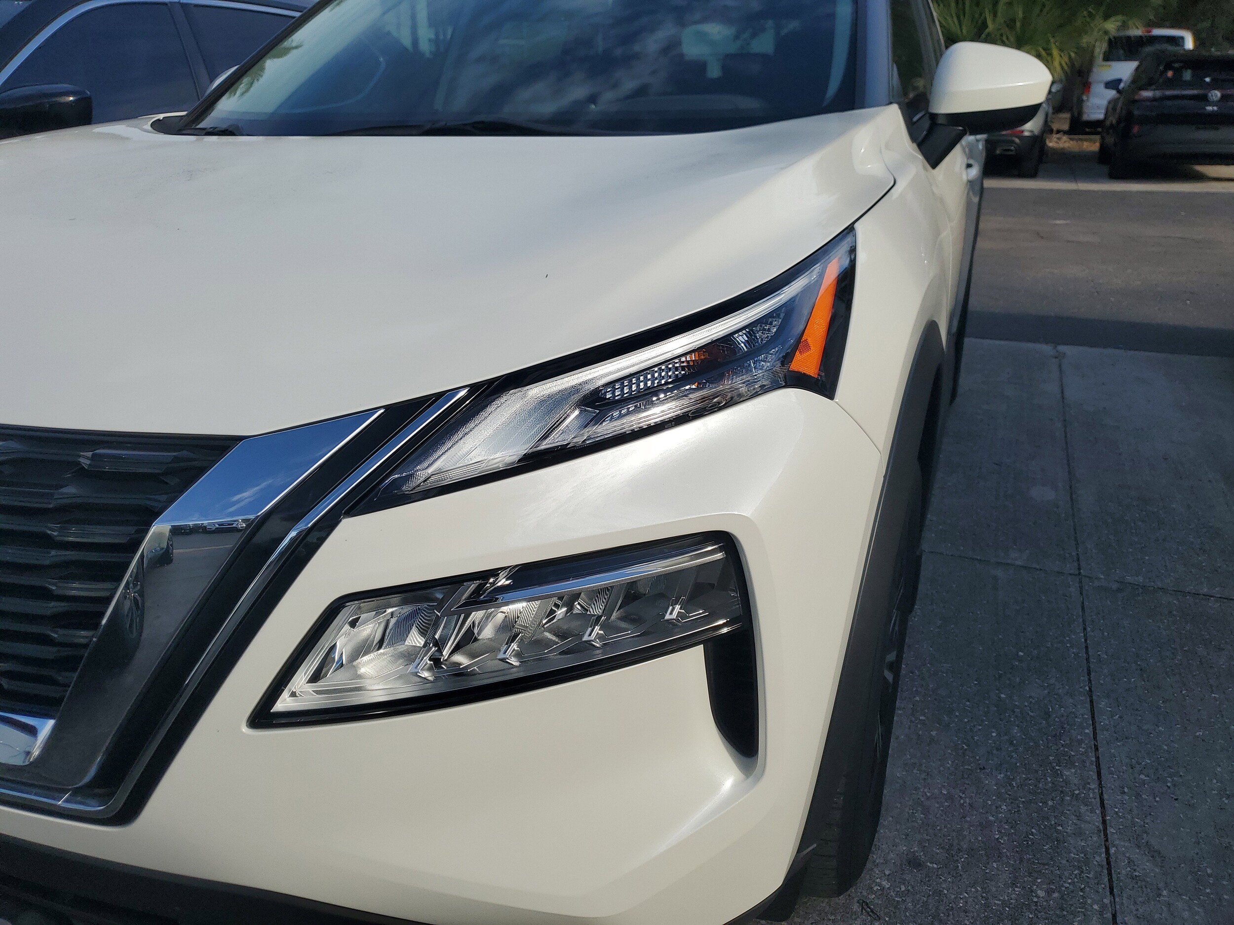 2023 Nissan Rogue SV photo 2