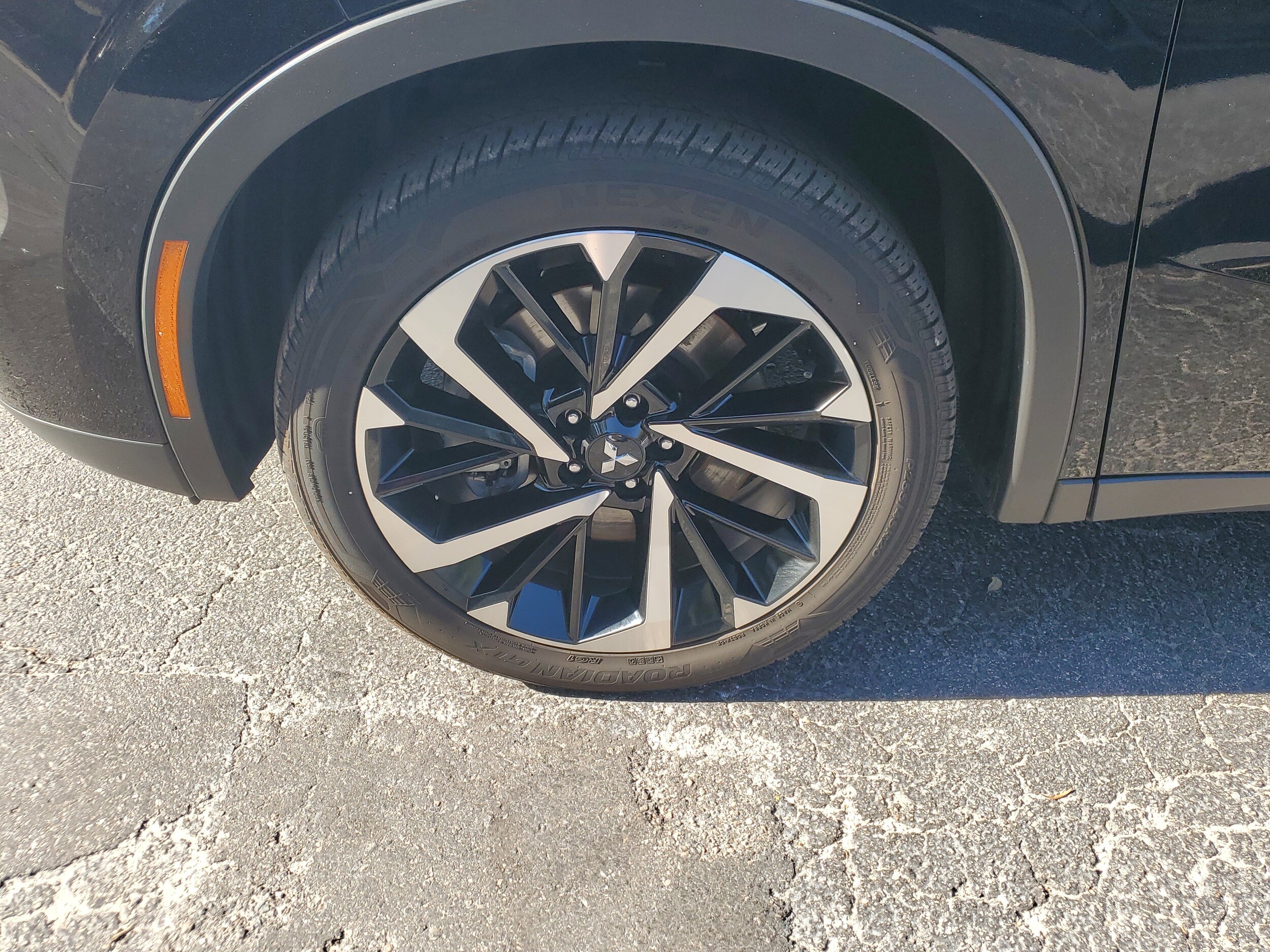 2023 Mitsubishi Outlander SE photo 4