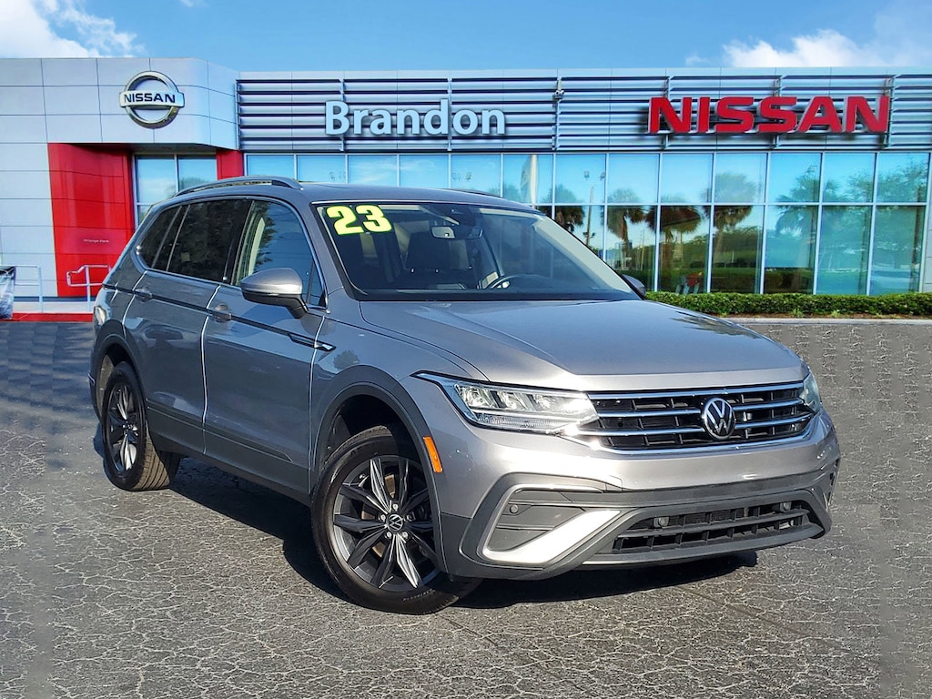 2023 Volkswagen Tiguan SE photo 2