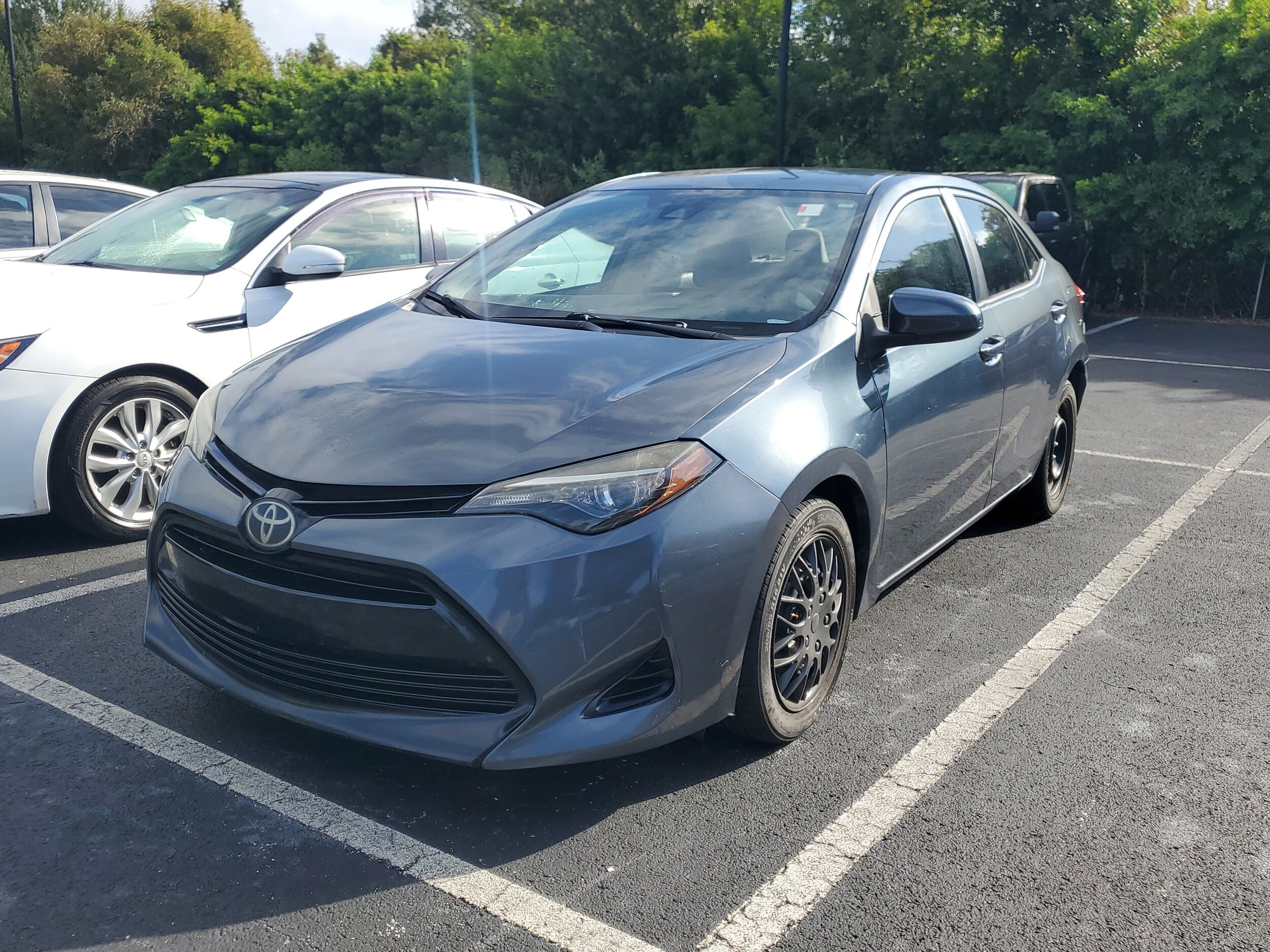2017 Toyota Corolla LE photo 3