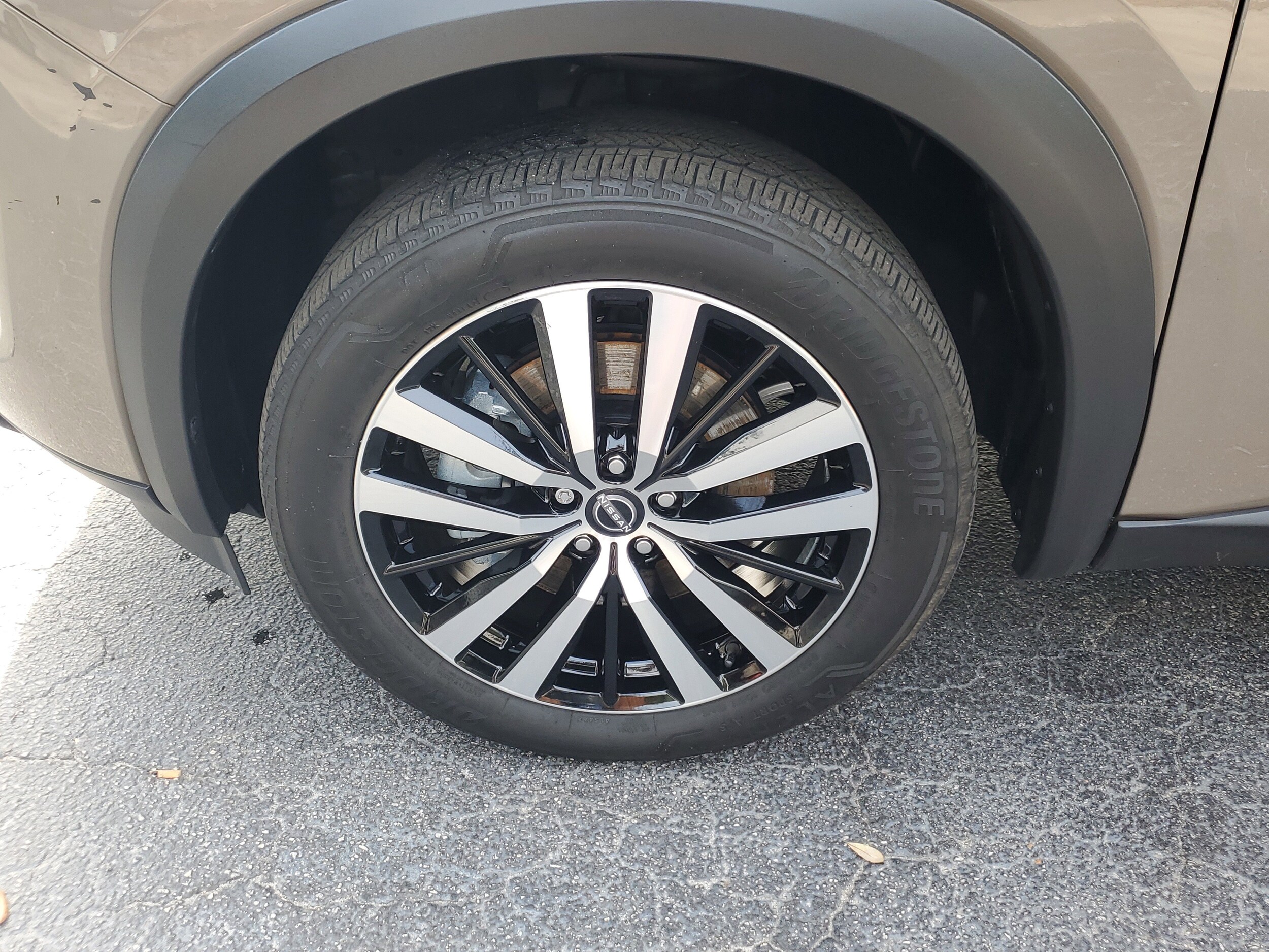 2023 Nissan Pathfinder Platinum photo 4