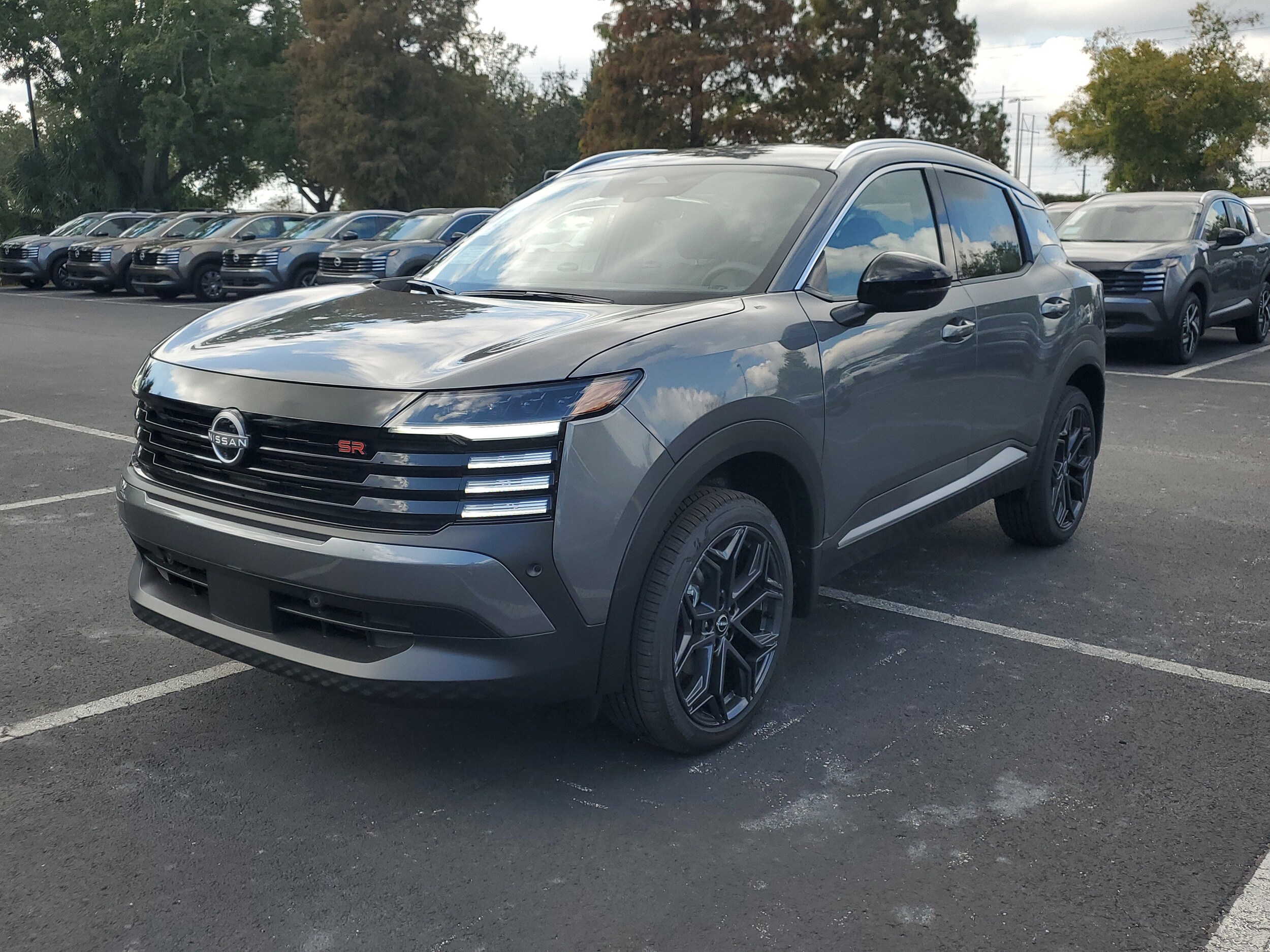 2026 Nissan Kicks SR photo 3