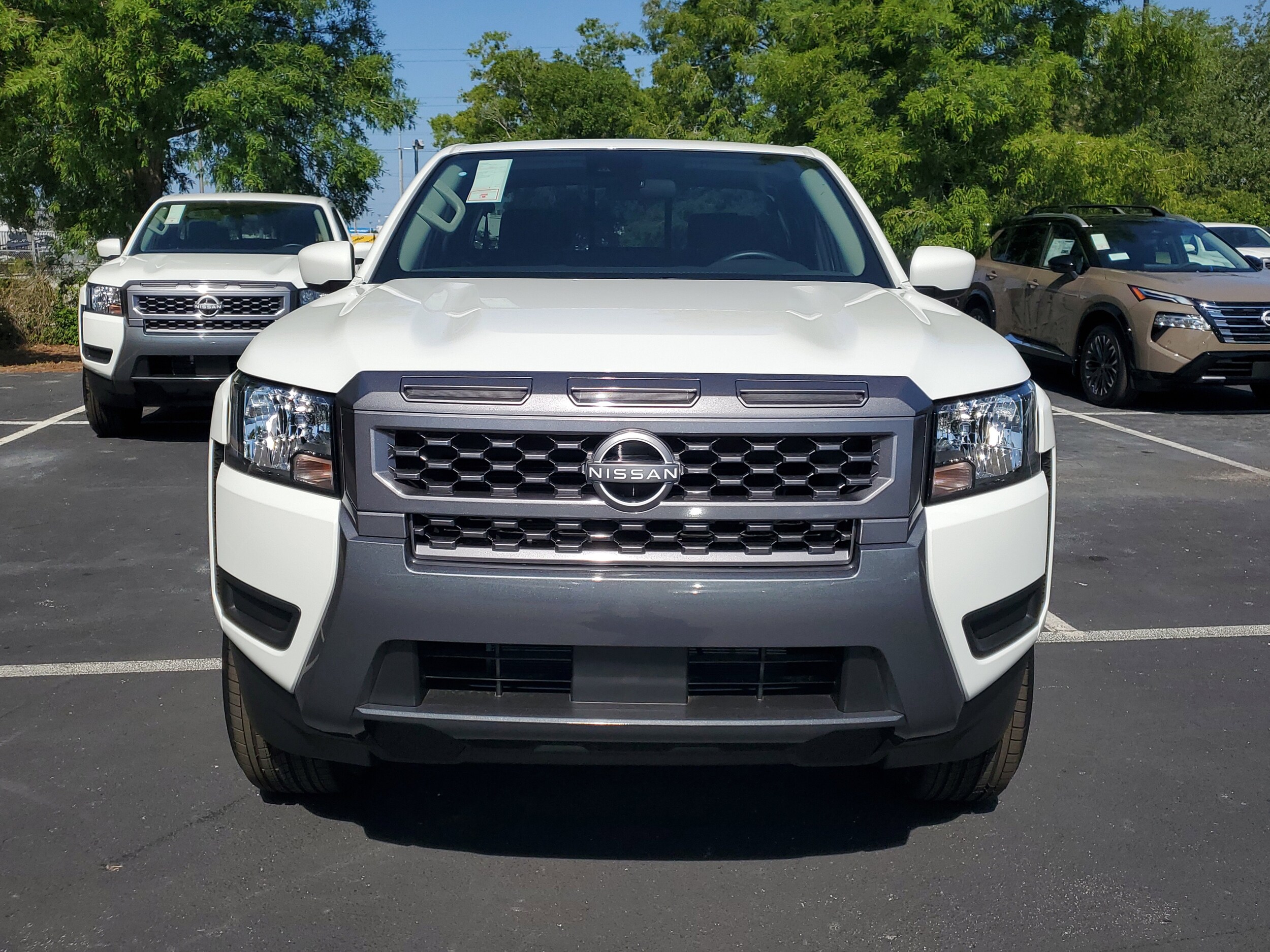 2025 Nissan Frontier SV photo 2