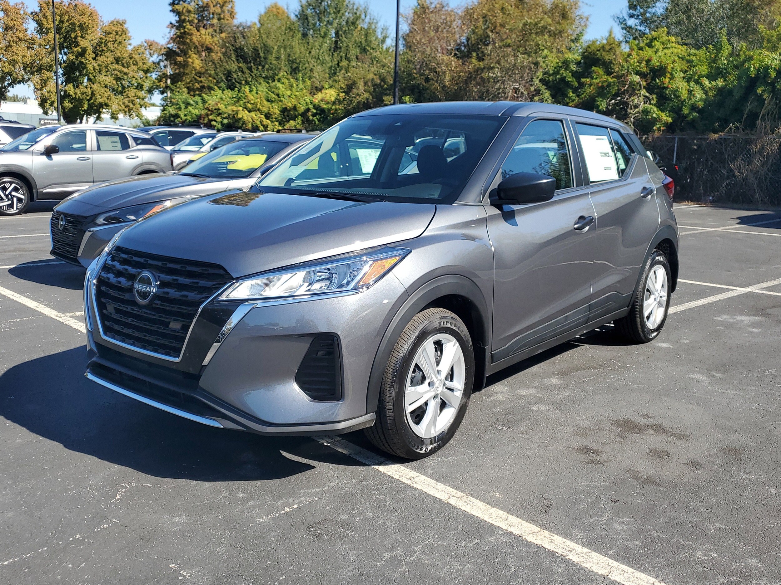 2025 Nissan Kicks Play S photo 3