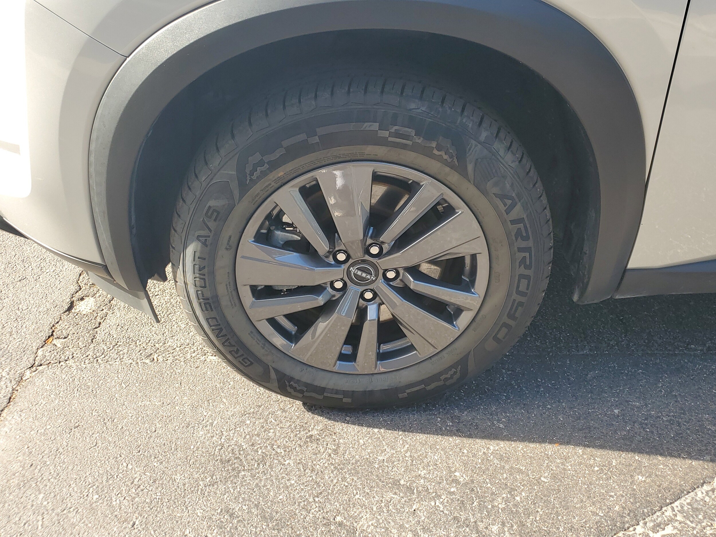 2024 Nissan Pathfinder SV photo 4