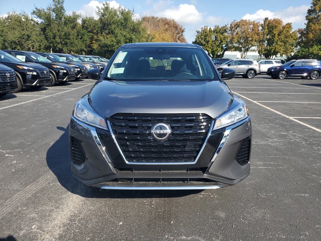 New 2025 Nissan Kicks Play S SUV