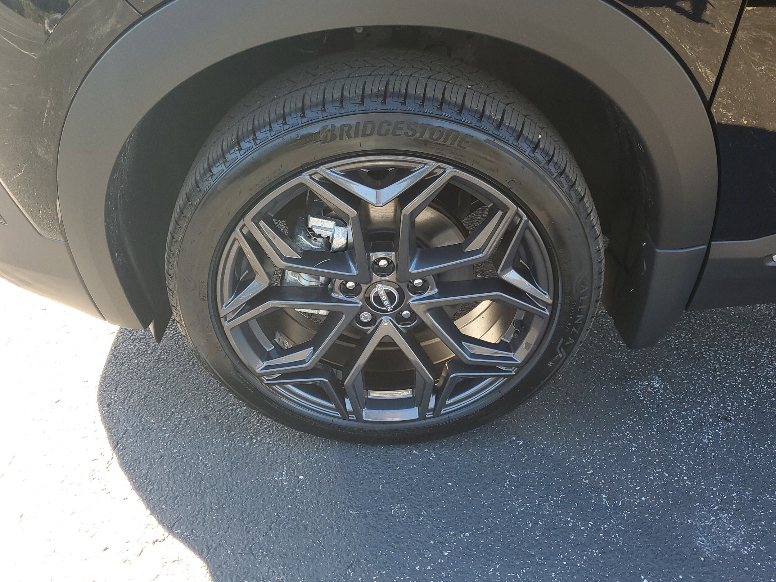 2026 Nissan Kicks SR photo 4