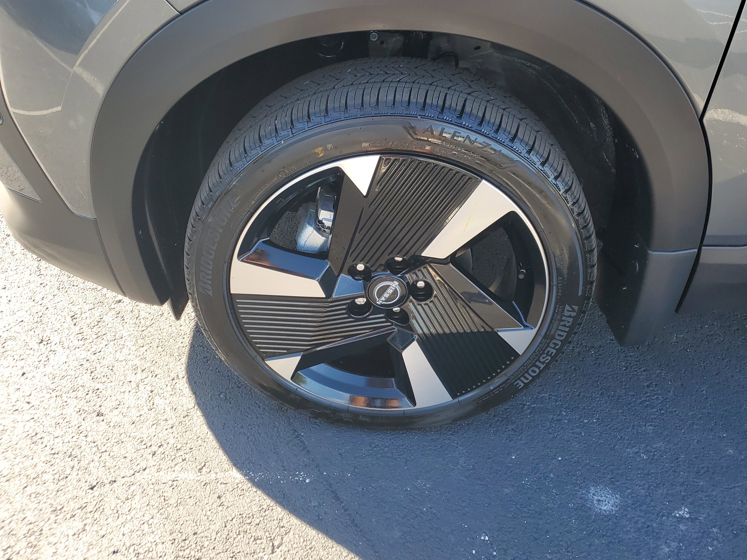 2026 Nissan Kicks SR photo 3