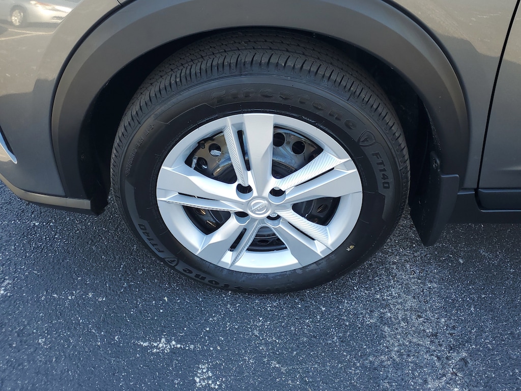 New 2025 Nissan Kicks Play S SUV