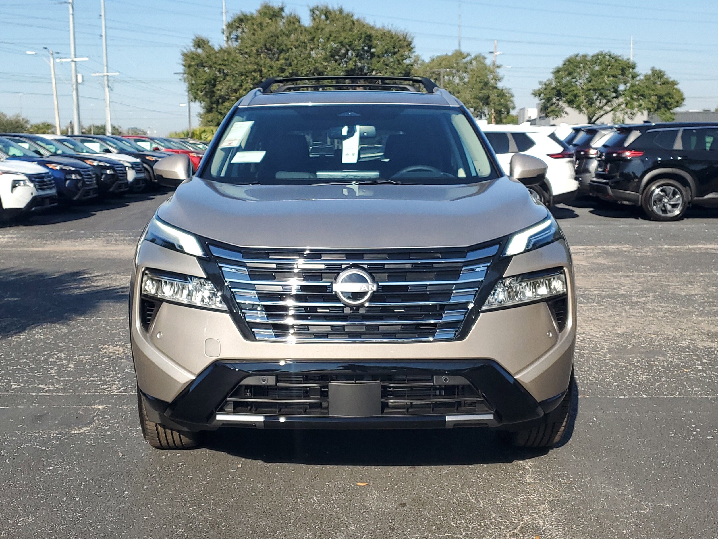 2026 Nissan Rogue Platinum photo 2