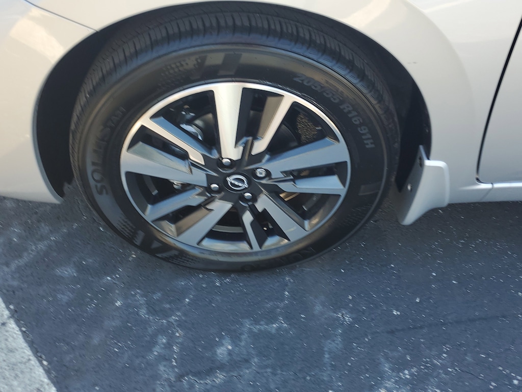 New 2025 Nissan Versa 1.6 SV Sedan