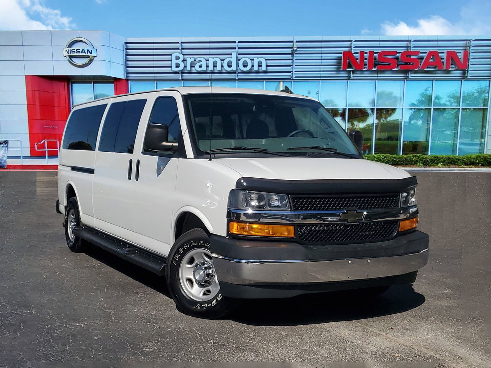 2019 Chevrolet Express Passenger LT's photo
