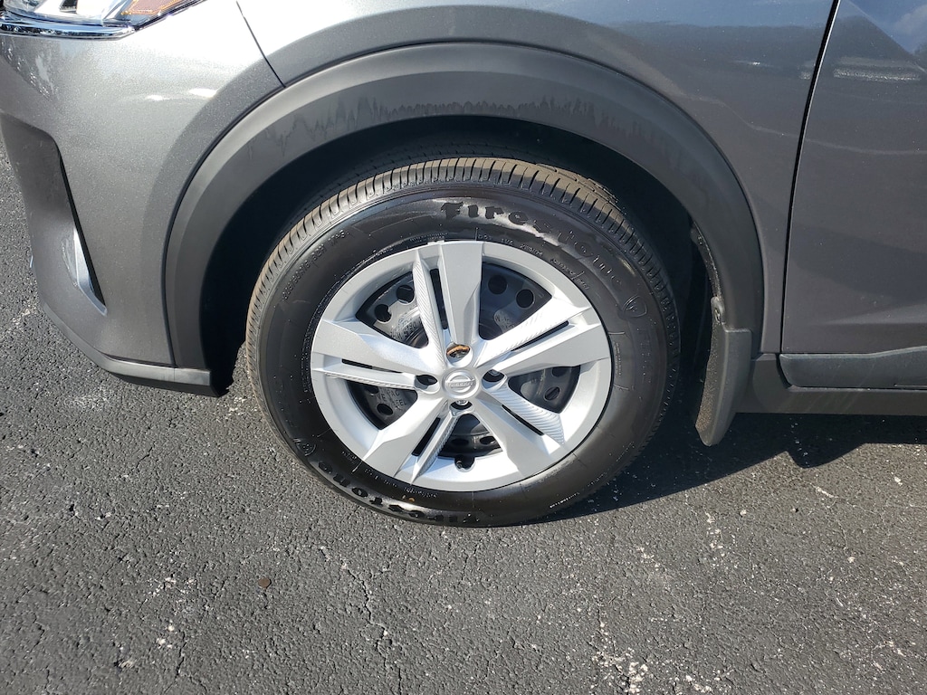 New 2025 Nissan Kicks Play S SUV