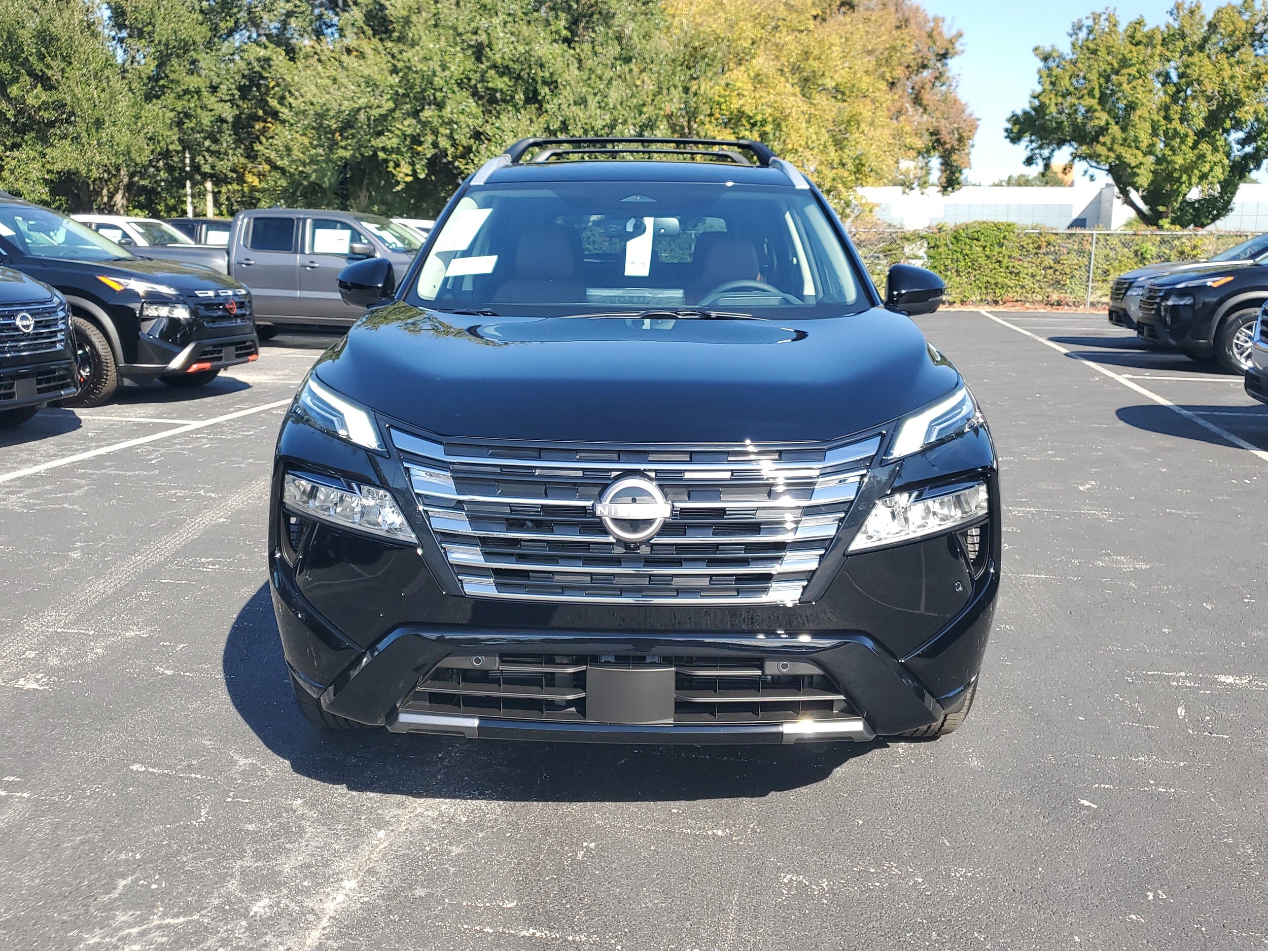 2026 Nissan Rogue Platinum photo 2