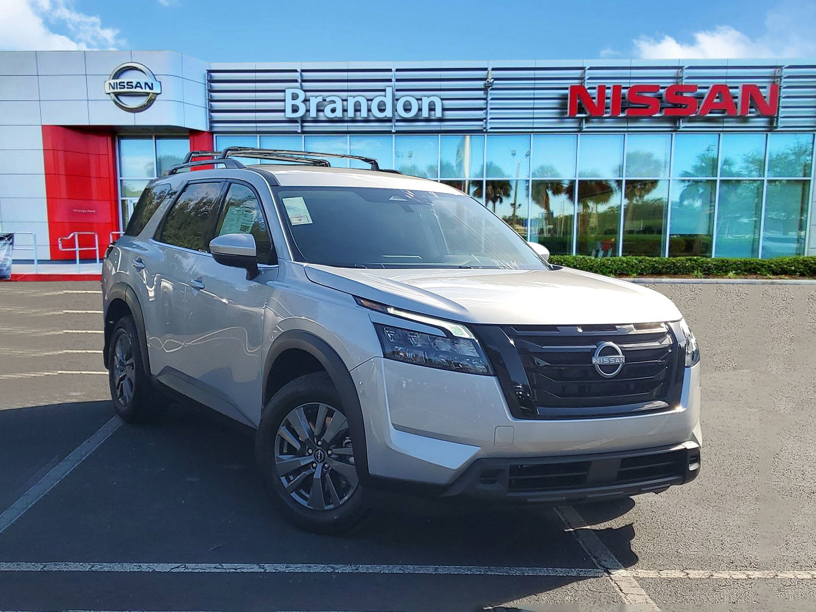 2025 Nissan Pathfinder SV's photo