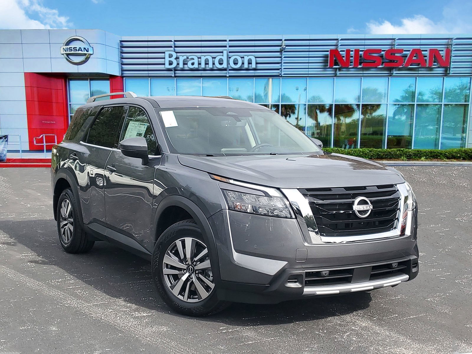 2025 Nissan Pathfinder SL's photo