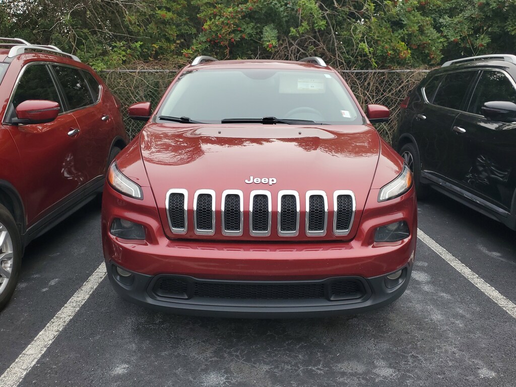 Used 2017 Jeep Cherokee Latitude FWD SUV