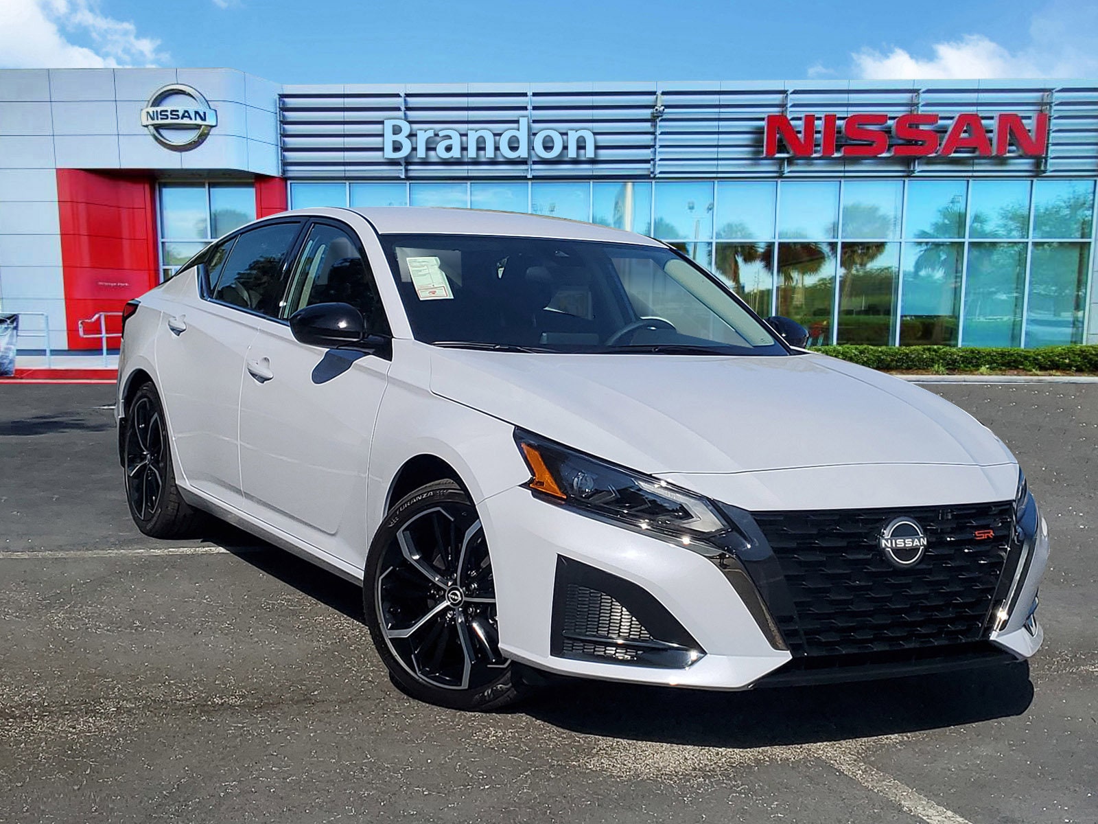 2025 Nissan Altima SR's photo