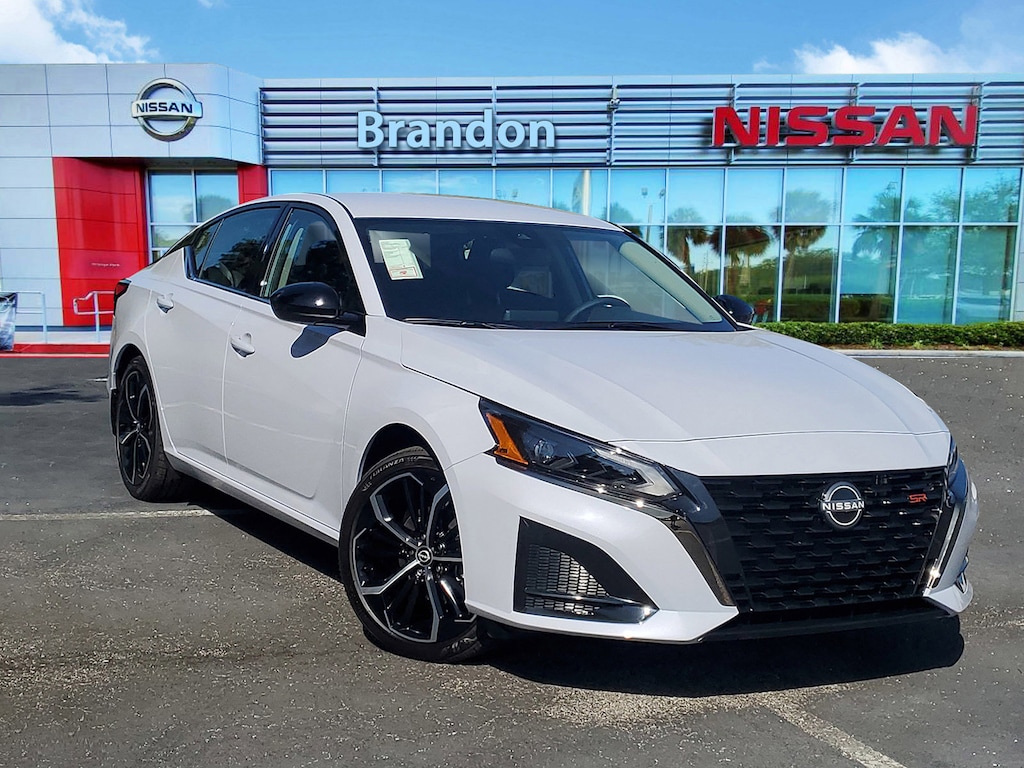 New 2025 Nissan Altima SR Sedan