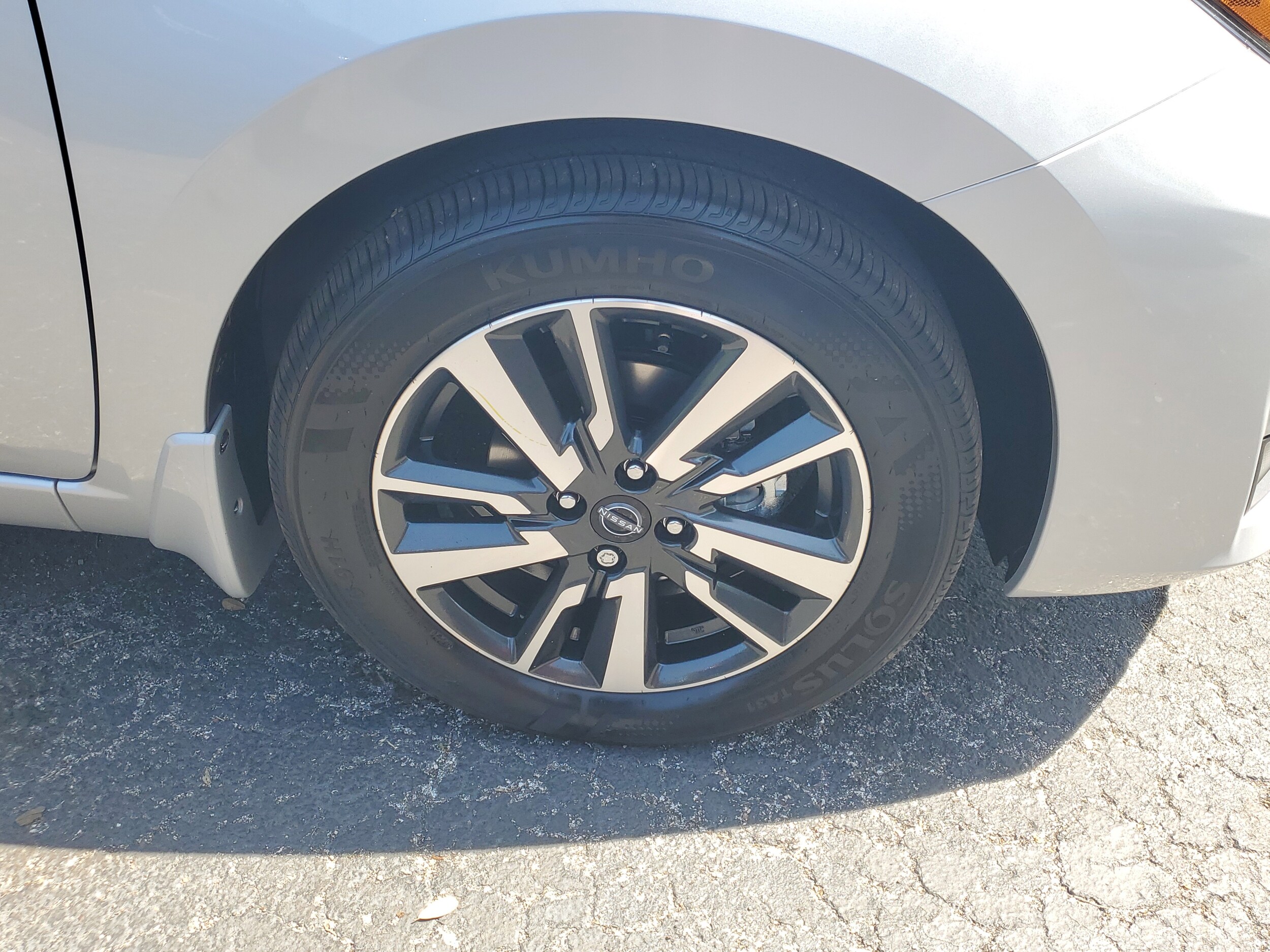 2025 Nissan Versa SV photo 4