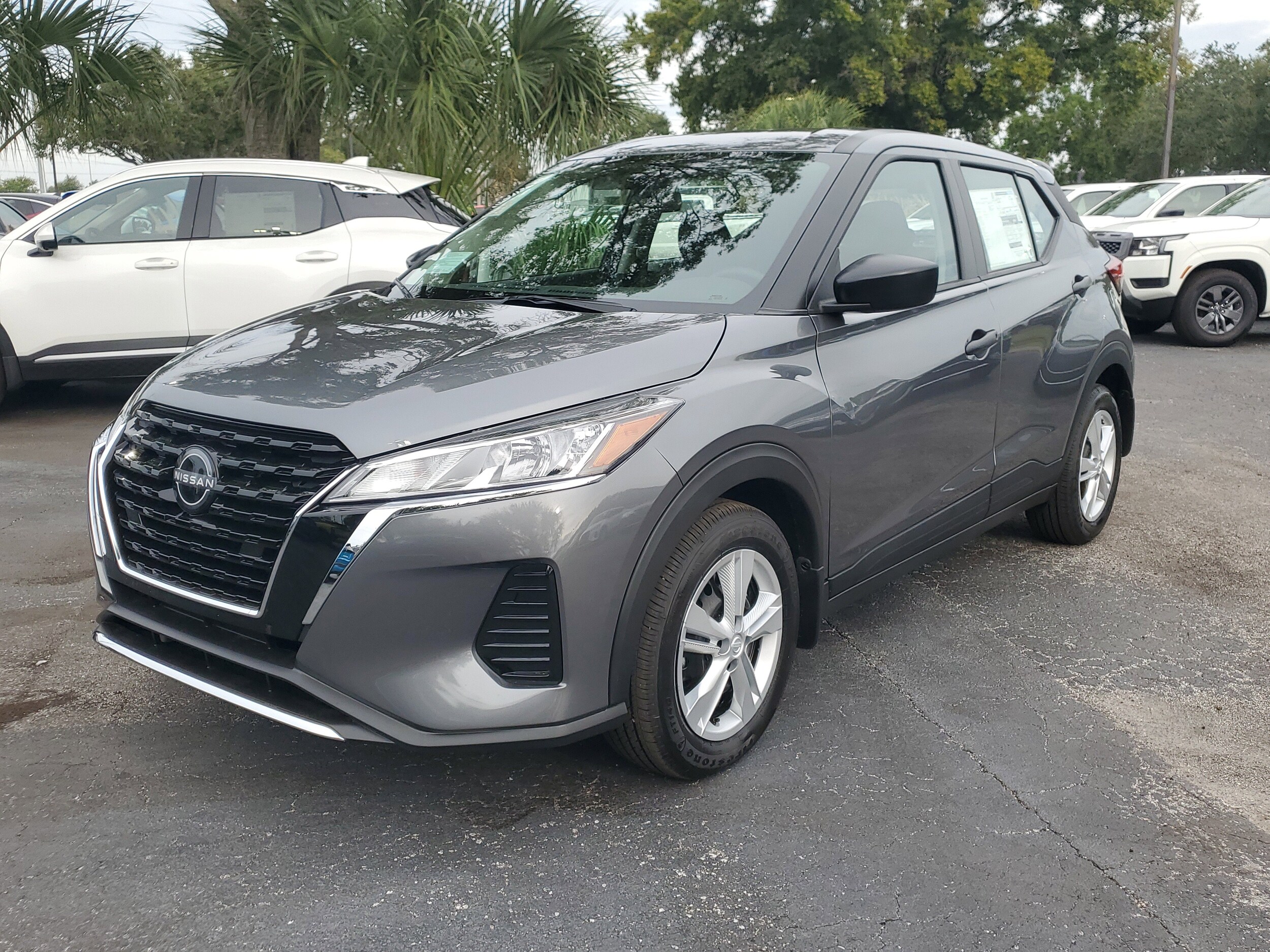 2025 Nissan Kicks Play S photo 3