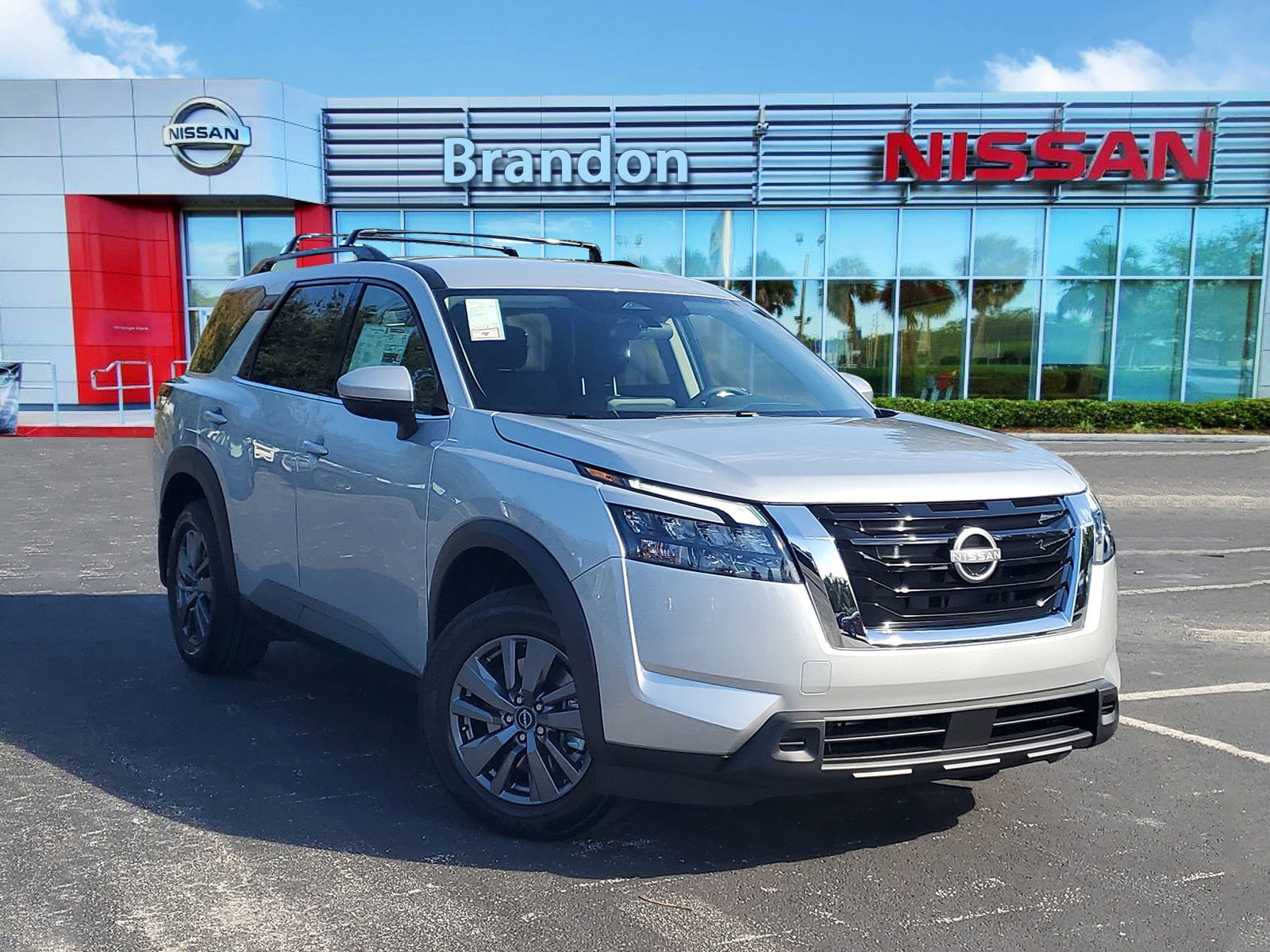 2025 Nissan Pathfinder SV's photo